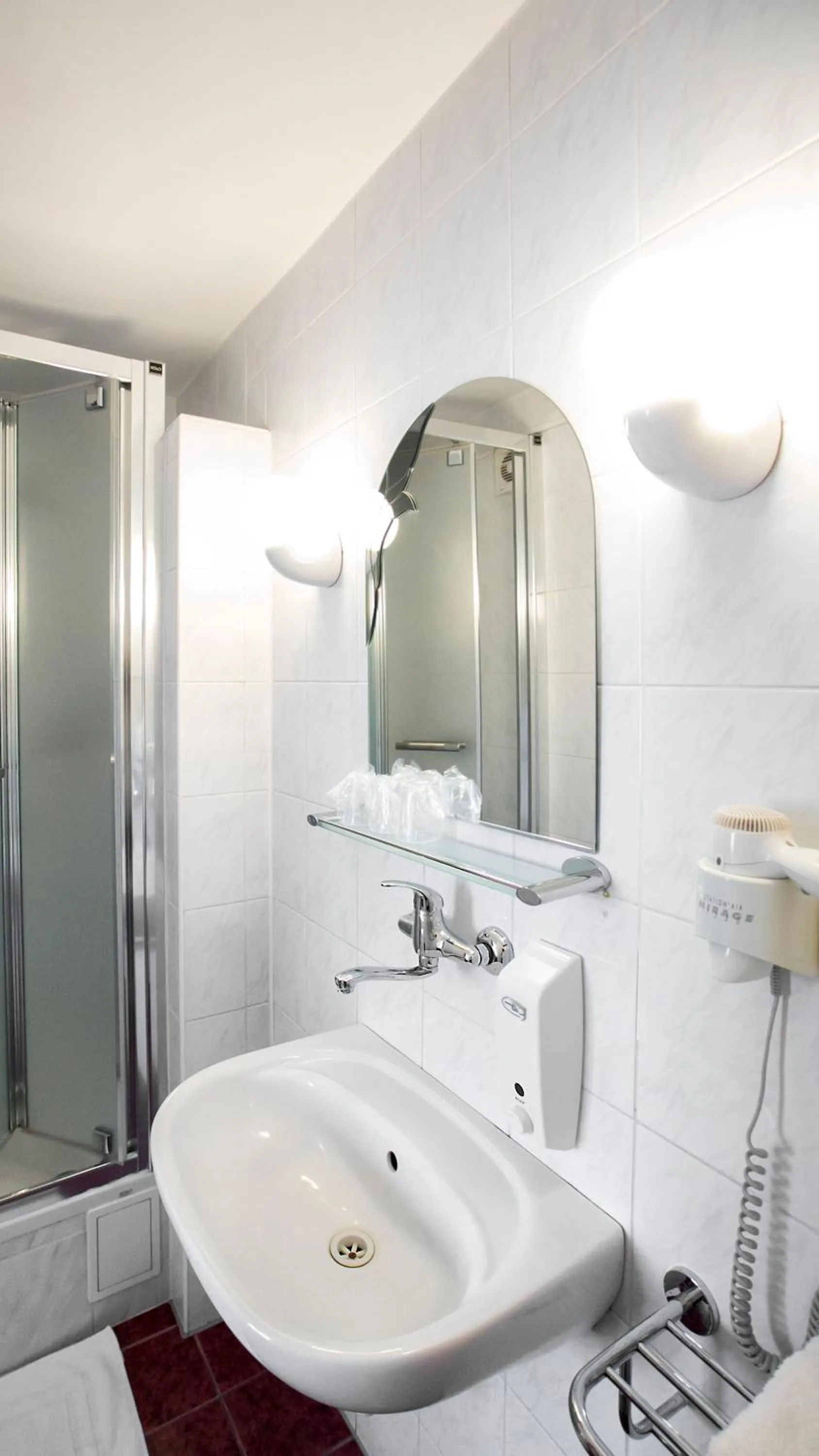 Photo of the whole room in Hotel Unibus