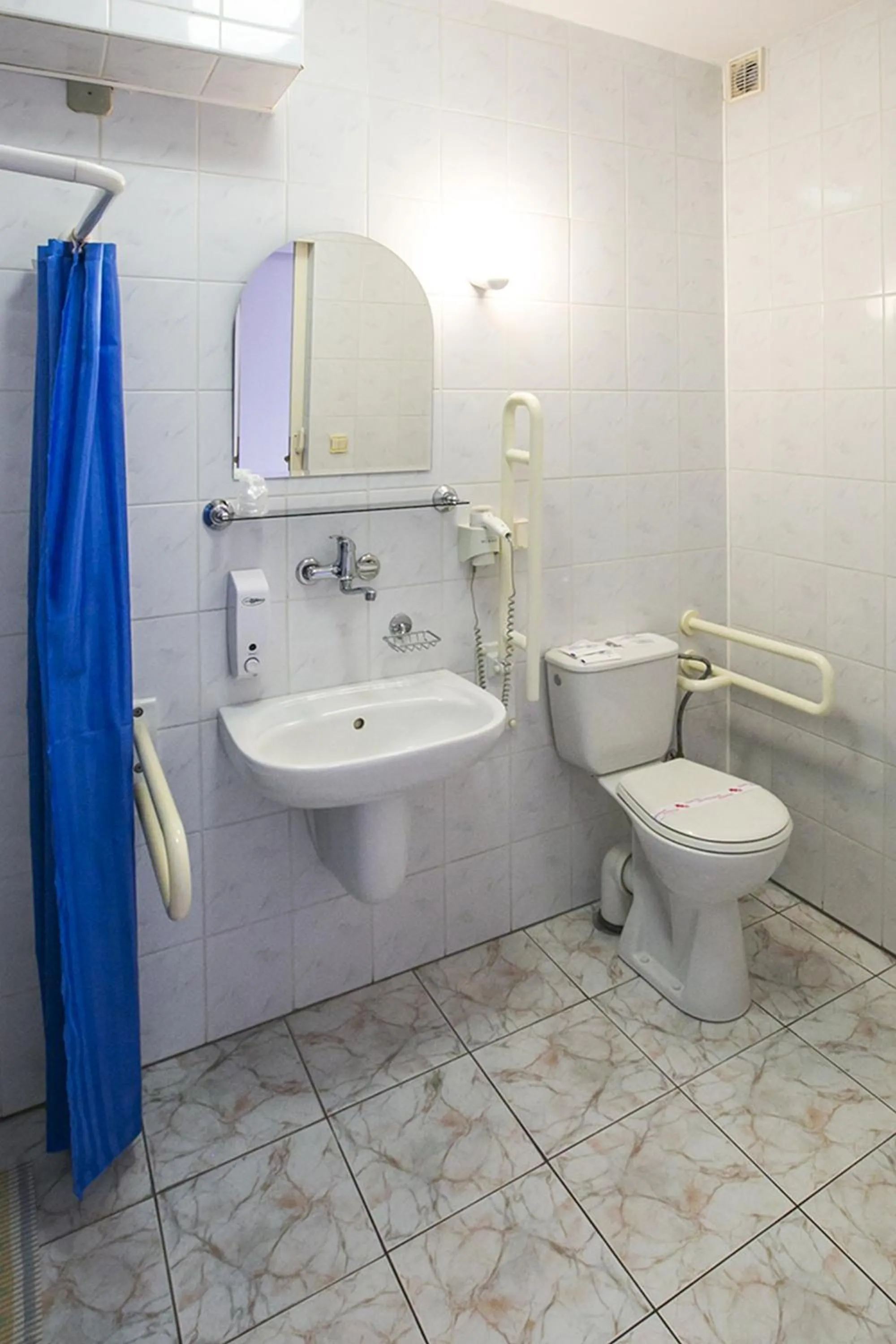 Photo of the whole room in Hotel Unibus