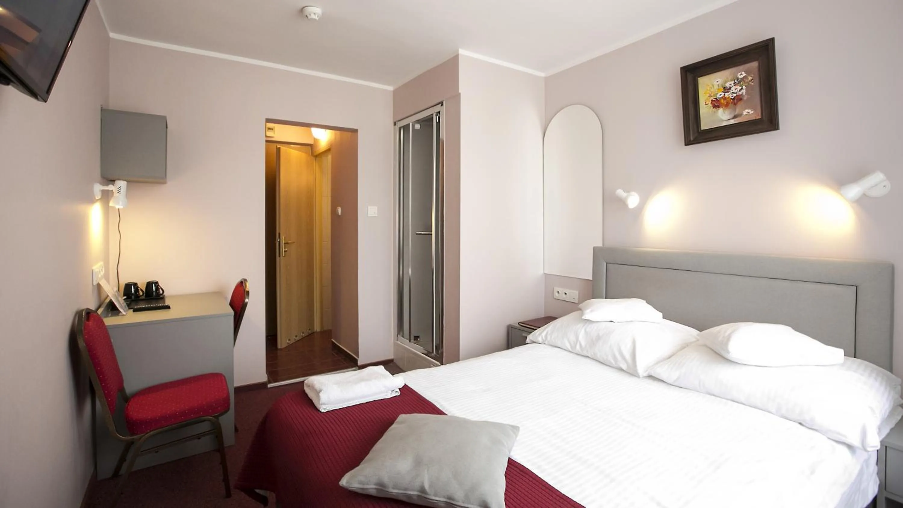 Photo of the whole room, Bed in Hotel Unibus