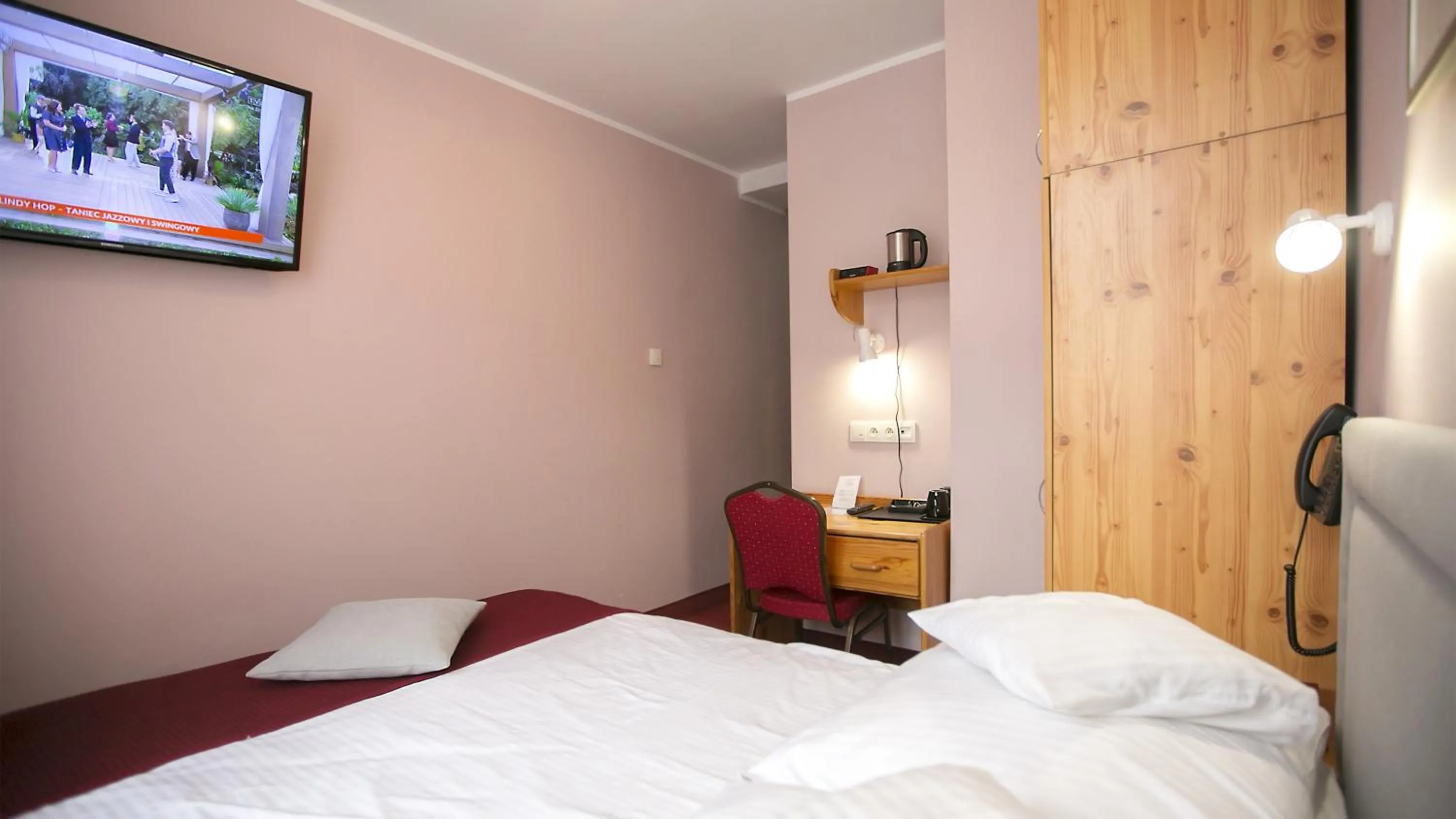 Photo of the whole room, Bed in Hotel Unibus