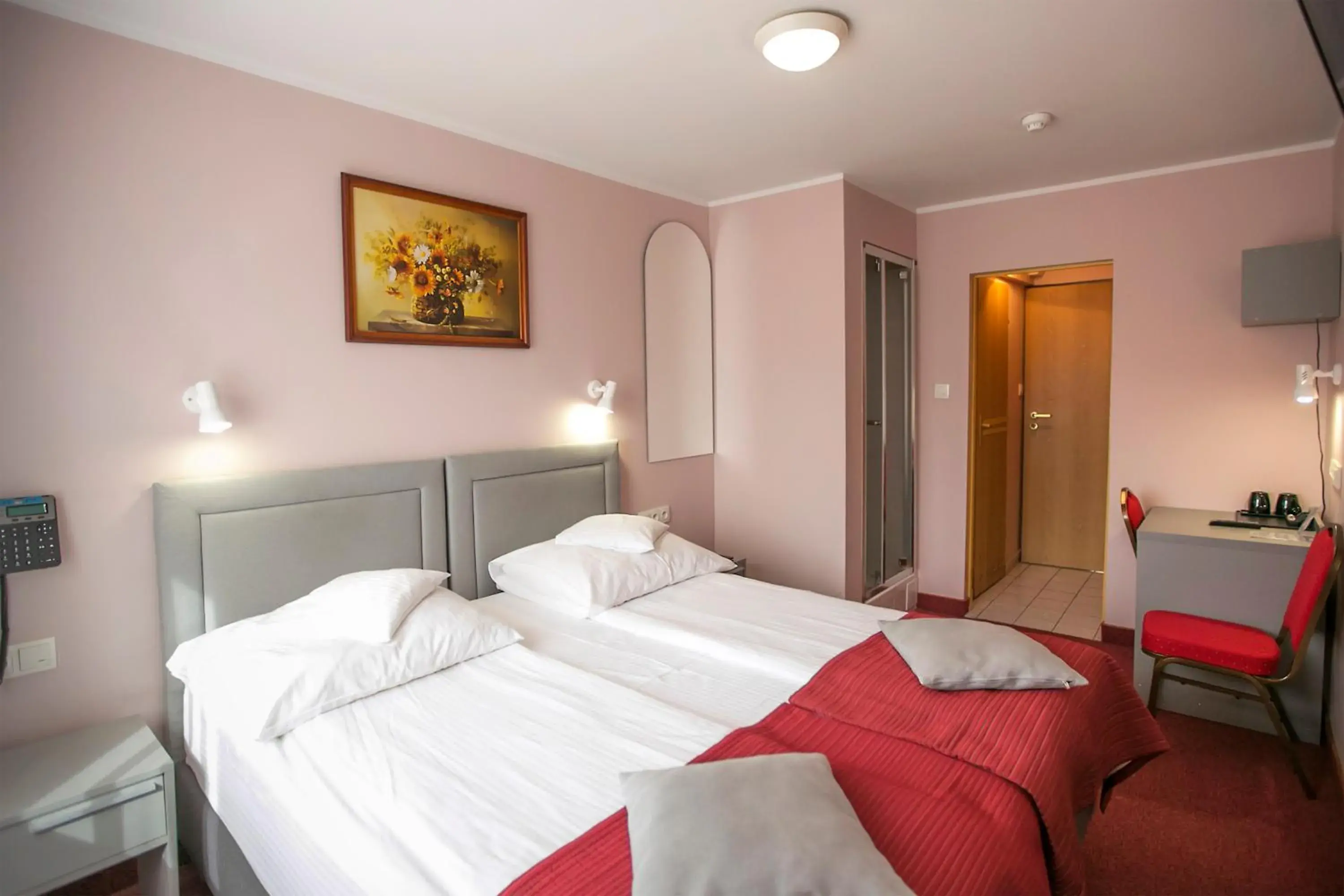 Standard King Room - single occupancy in Hotel Unibus Standard King Room - single occupancy in Hotel Unibus