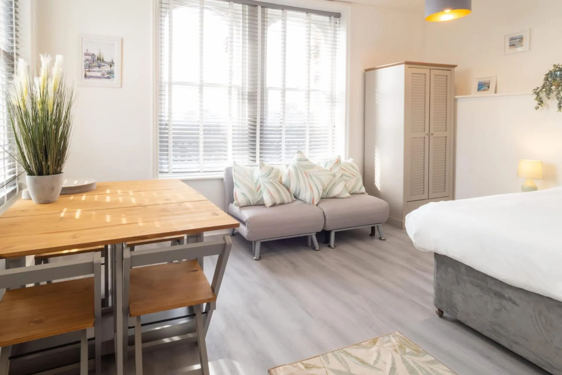 Host & Stay - Harbour Lights