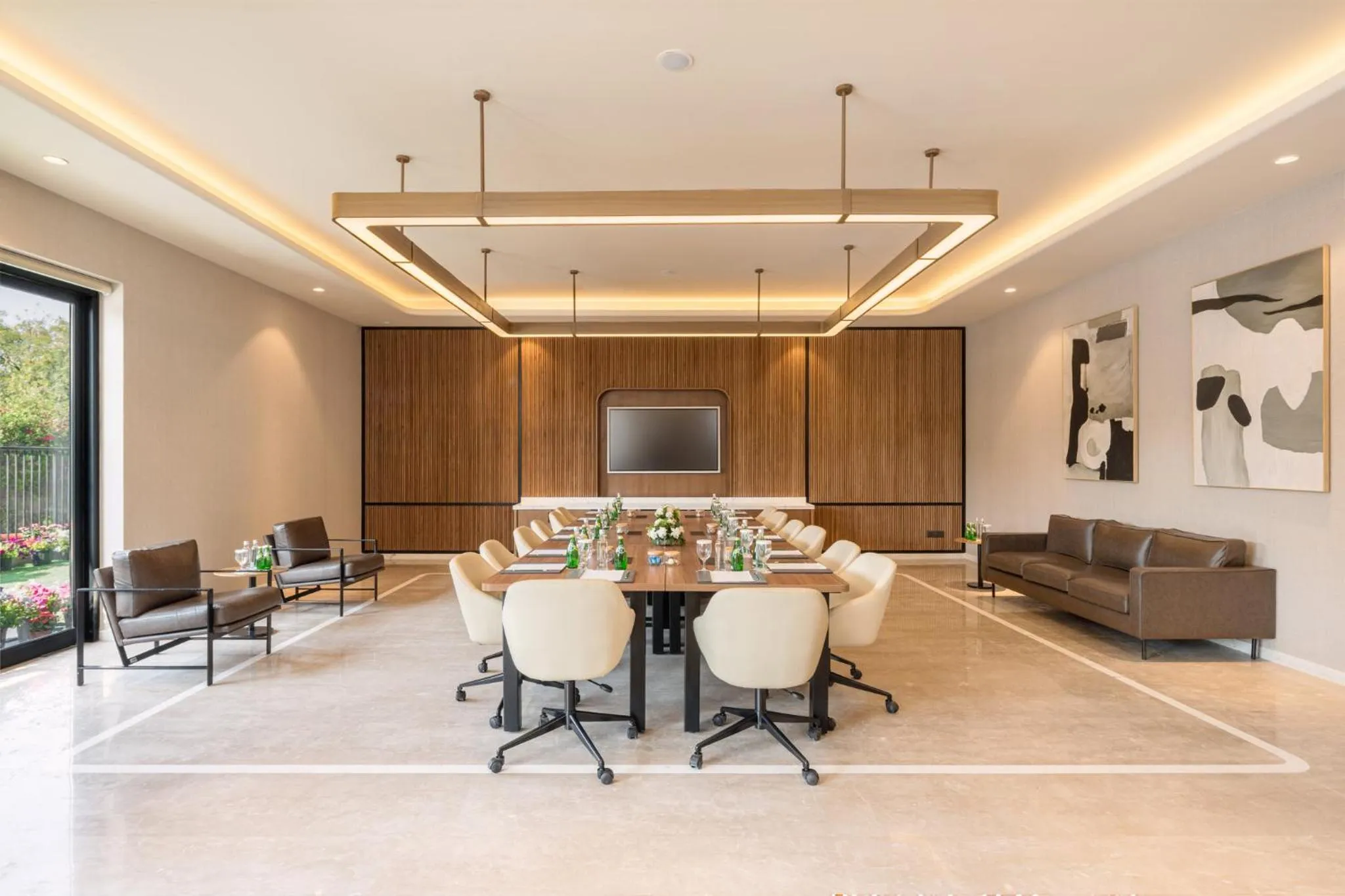 Meeting/conference room in Holiday Inn Gurgaon NH8 by IHG