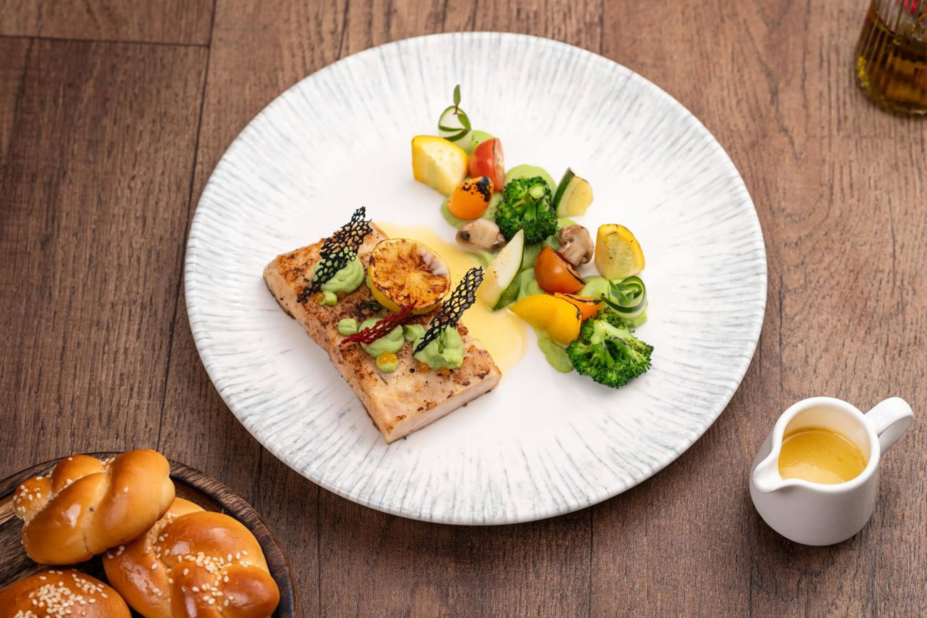 Food and drinks in Holiday Inn Gurgaon NH8 by IHG