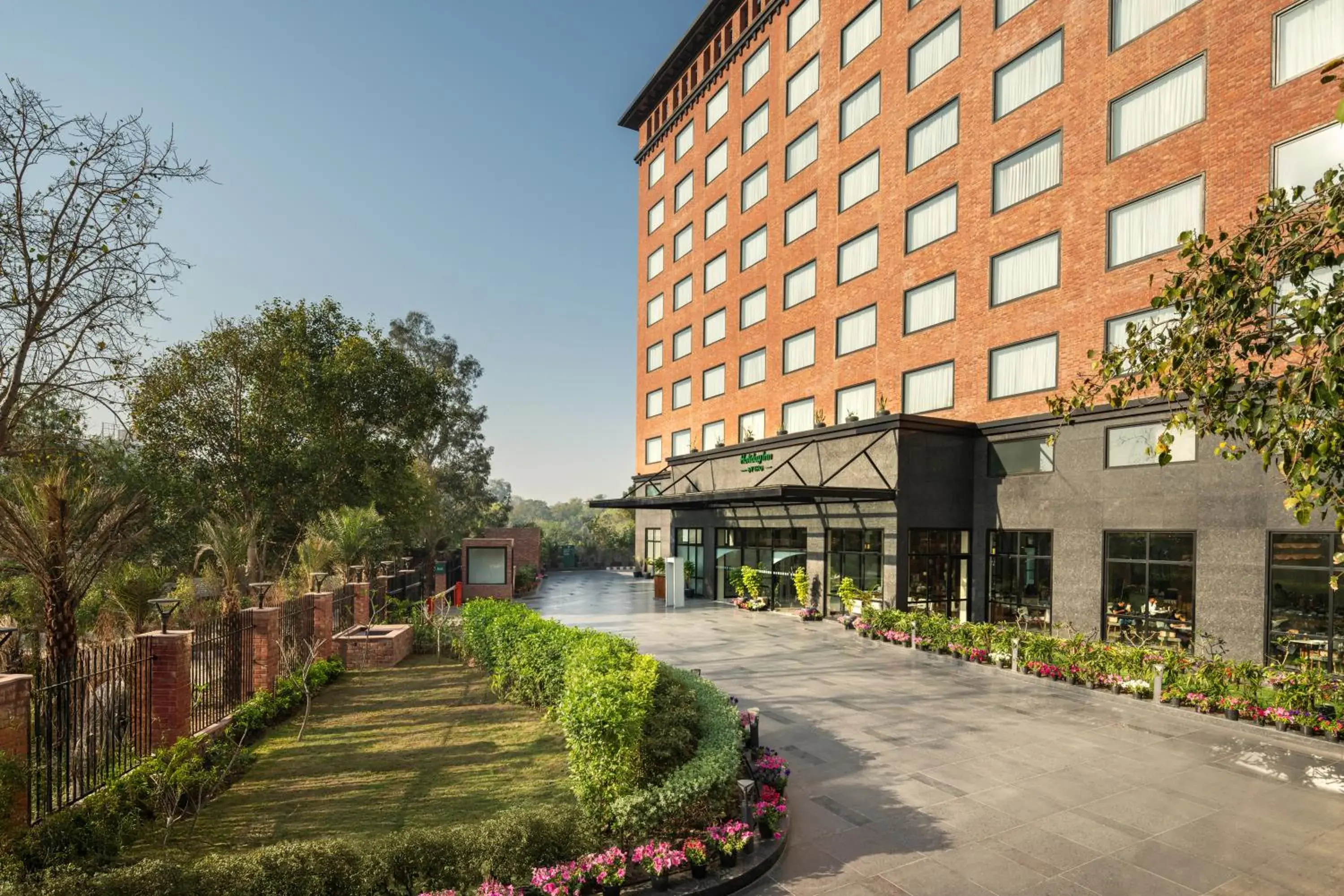 Facade/entrance in Holiday Inn Gurgaon NH8 by IHG Facade/entrance in Holiday Inn Gurgaon NH8 by IHG