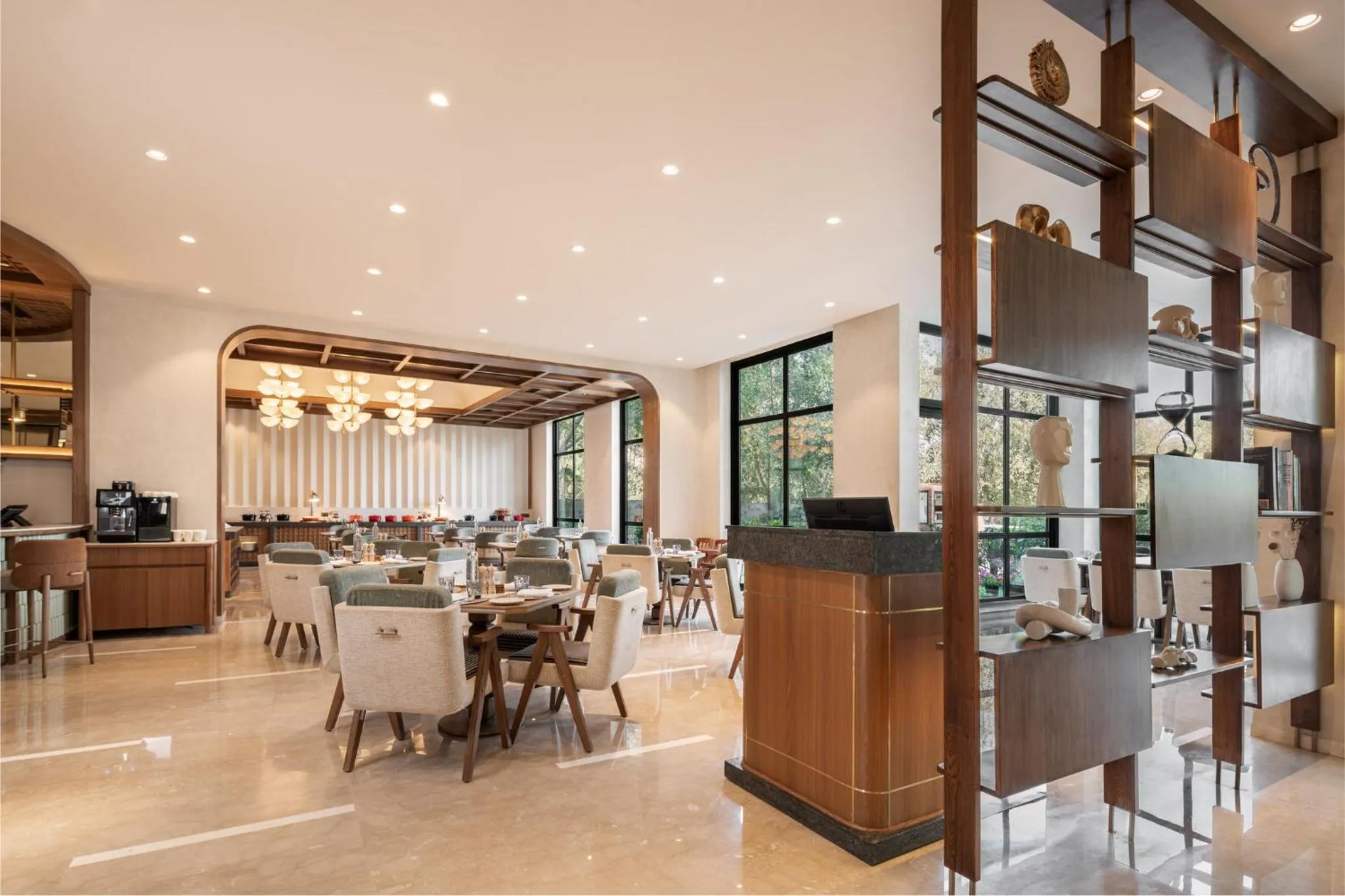 Restaurant/places to eat in Holiday Inn Gurgaon NH8 by IHG