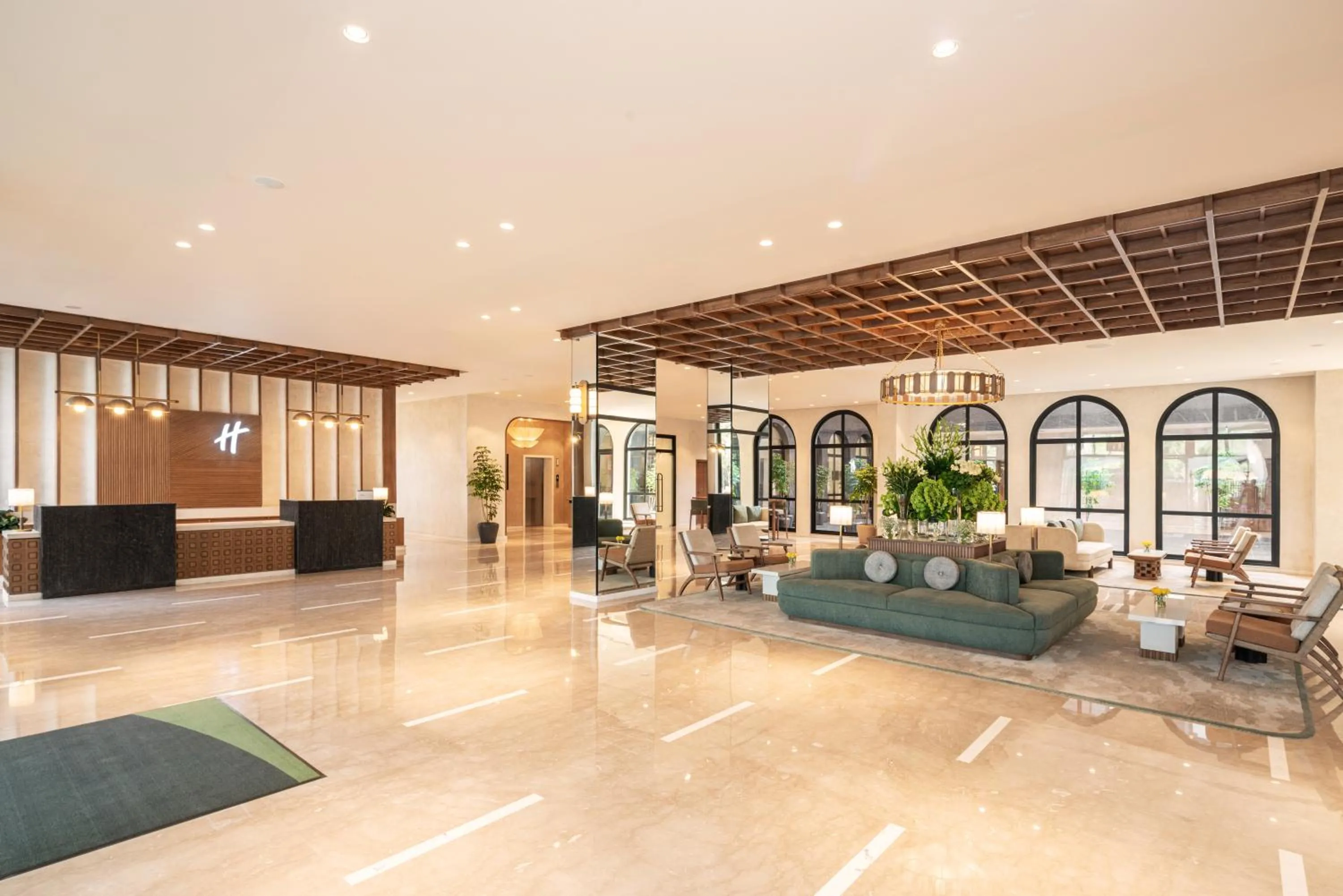 Lobby or reception in Holiday Inn Gurgaon NH8 by IHG