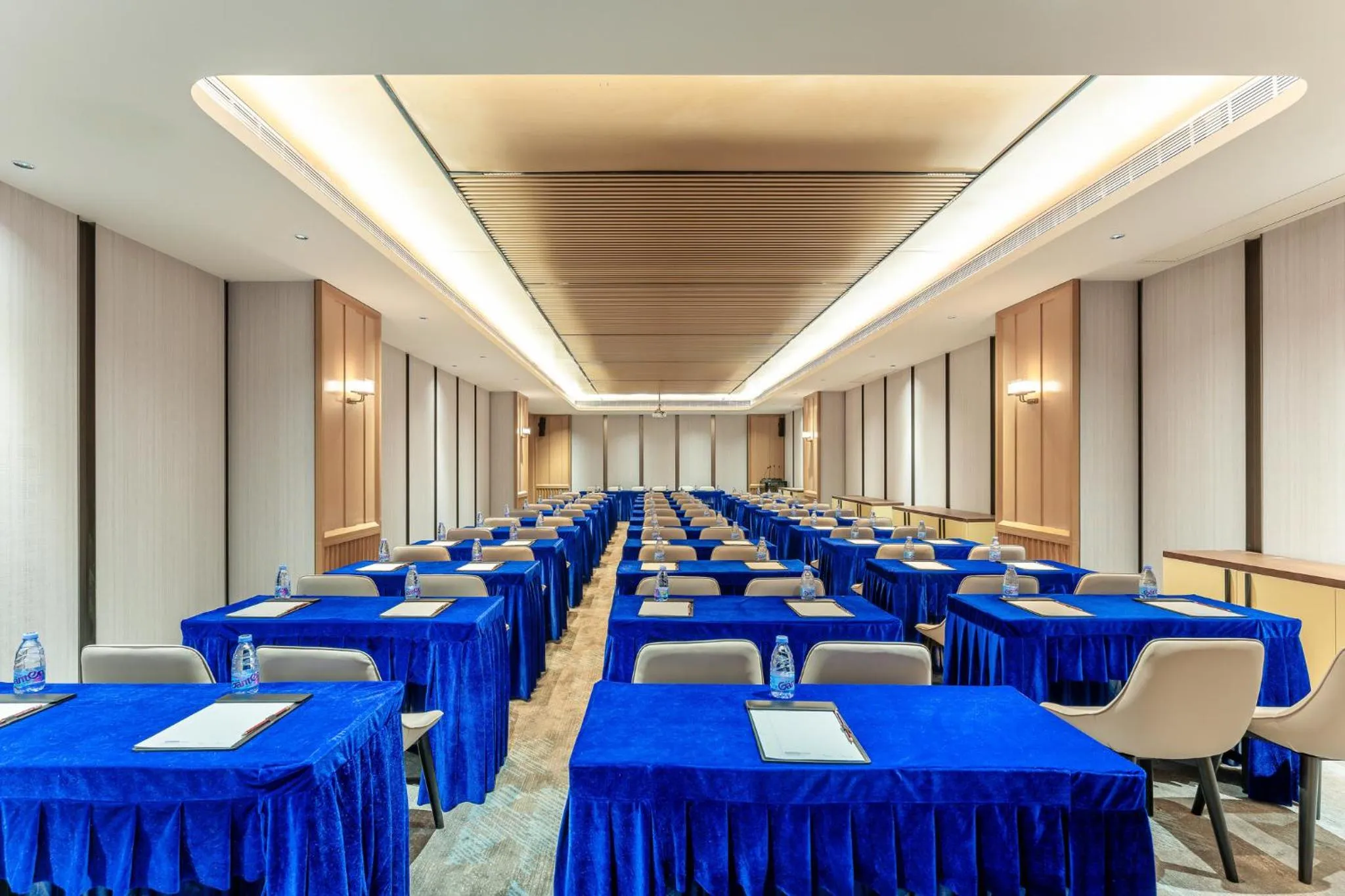 Meeting/conference room in Holiday Inn Express Haikou World Trade Center by IHG