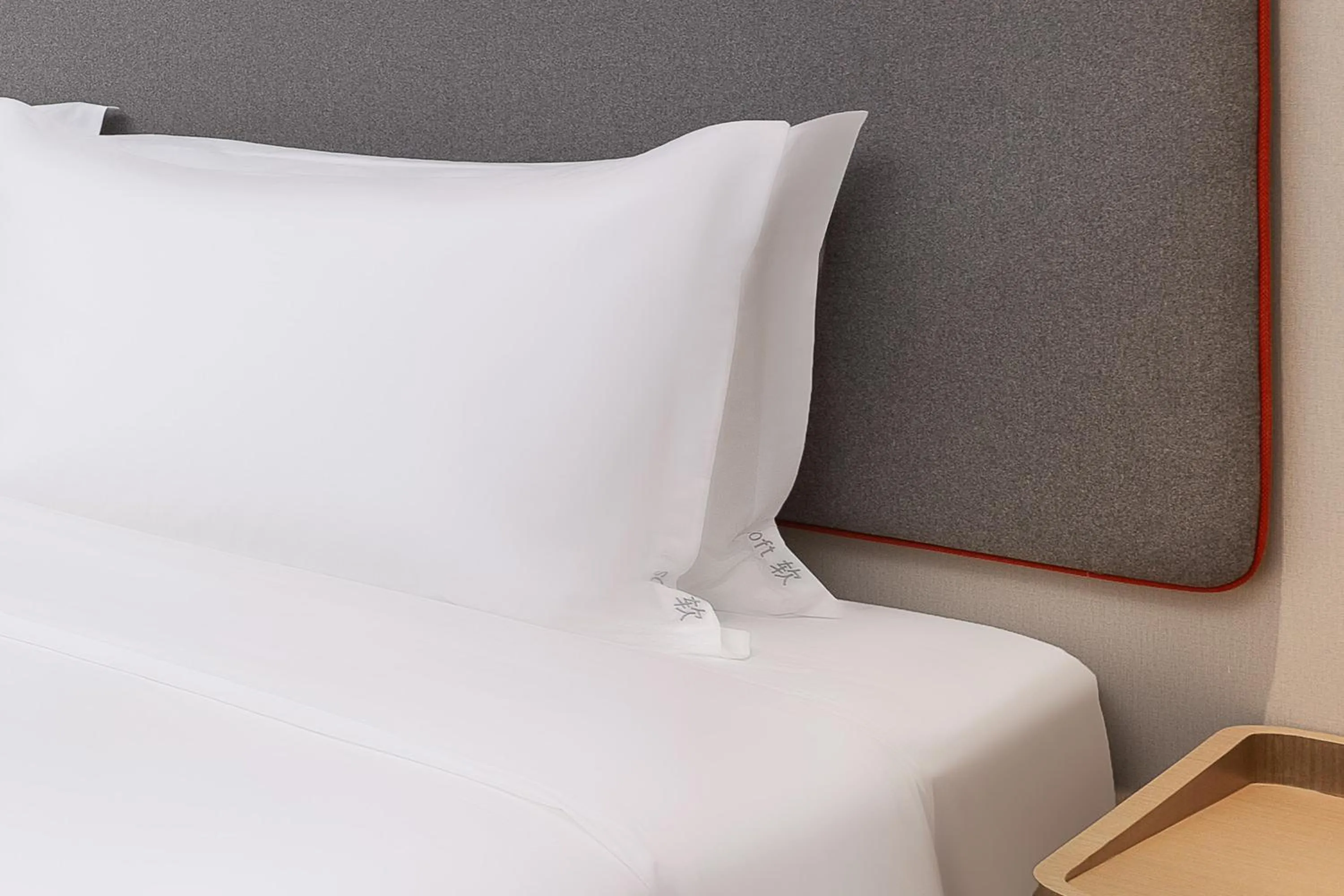 Photo of the whole room, Bed in Holiday Inn Express Haikou World Trade Center by IHG