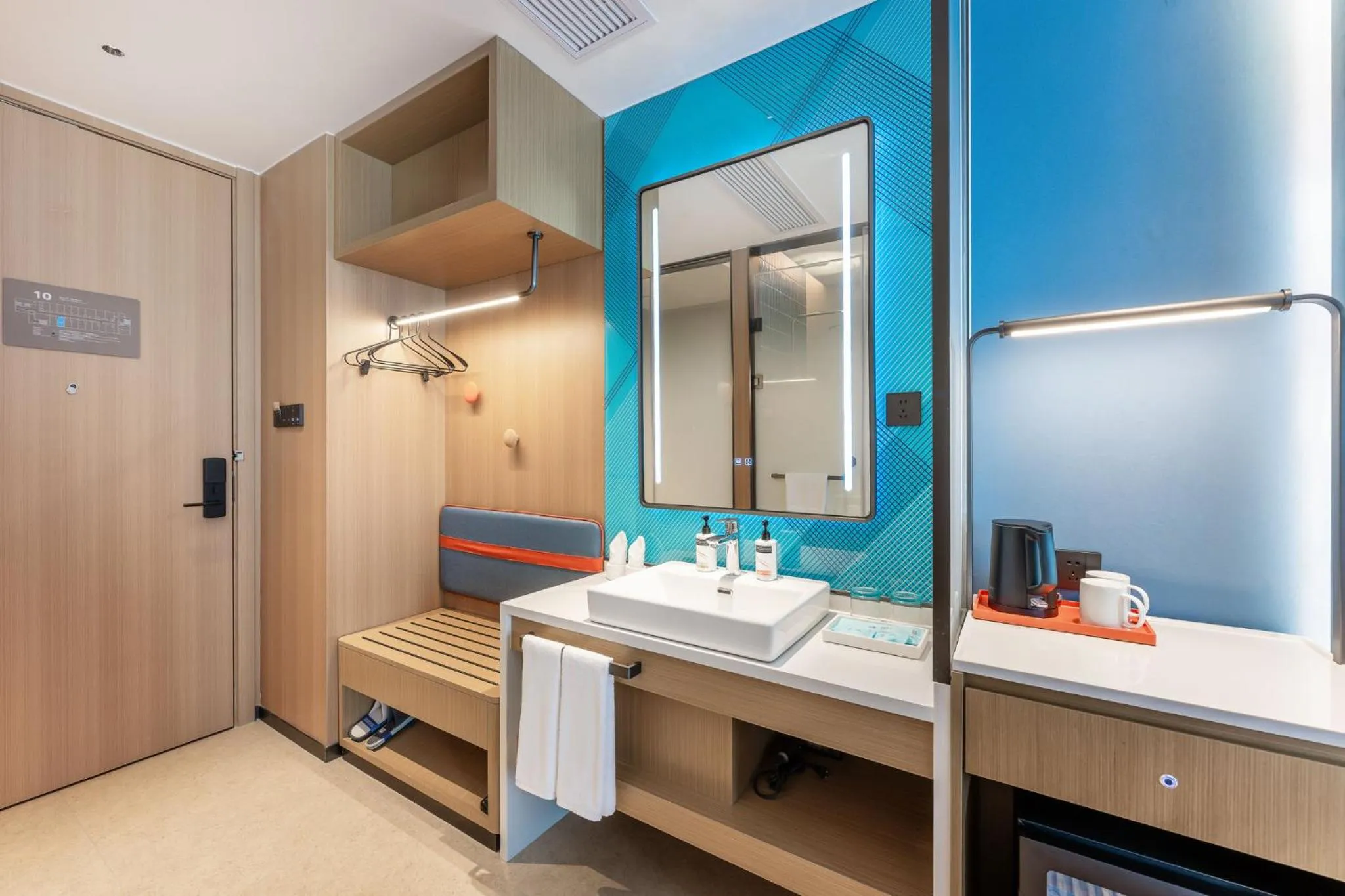 Photo of the whole room in Holiday Inn Express Haikou World Trade Center by IHG