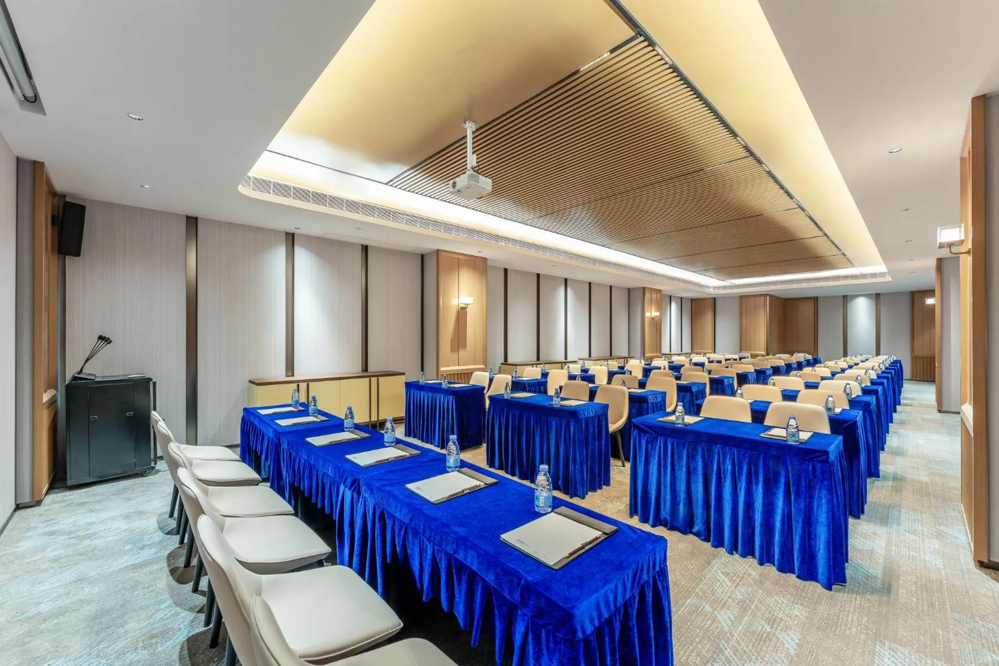 Meeting/conference room in Holiday Inn Express Haikou World Trade Center by IHG