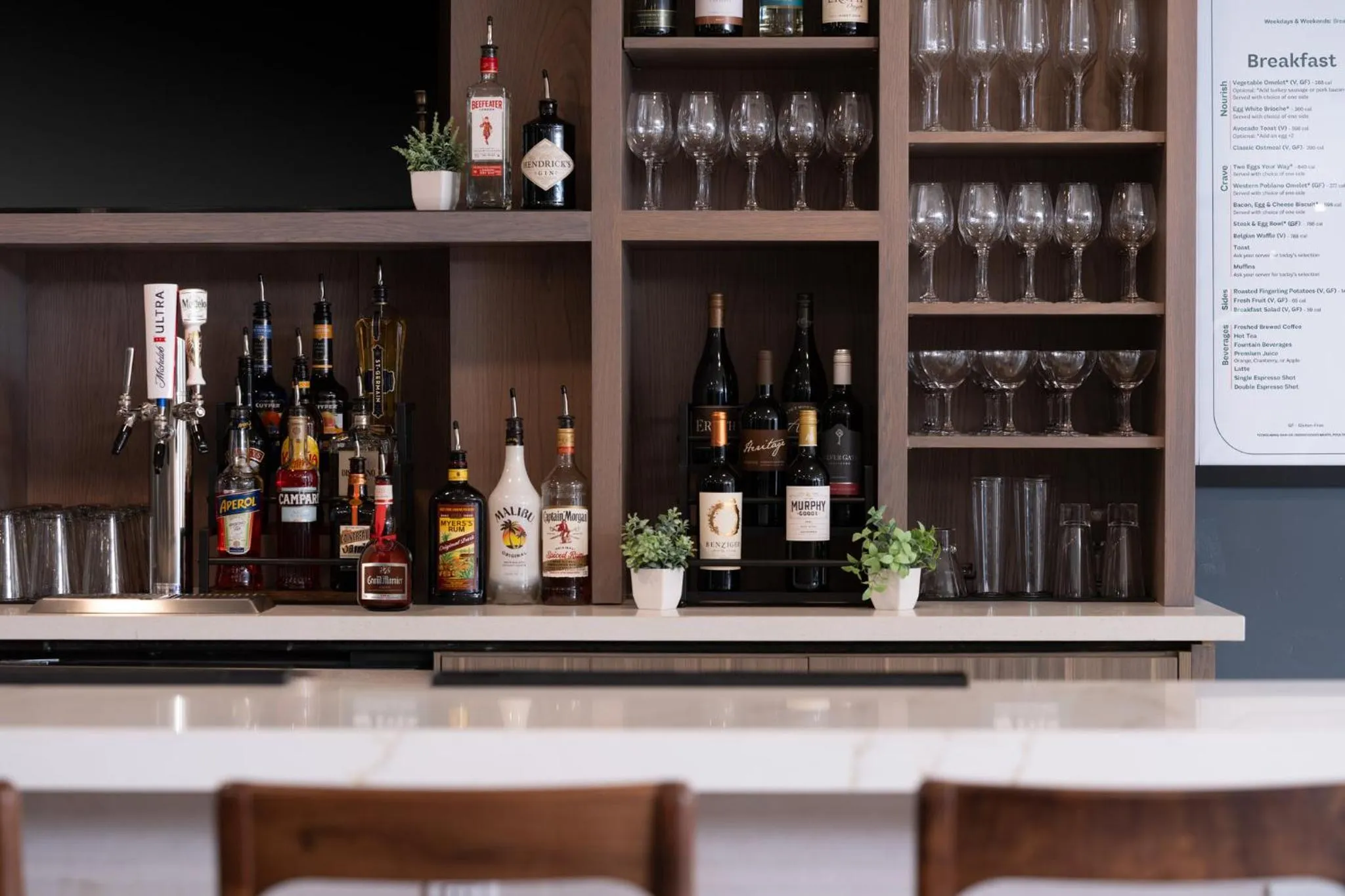 Lounge or bar in EVEN Hotel Portland - Beaverton by IHG