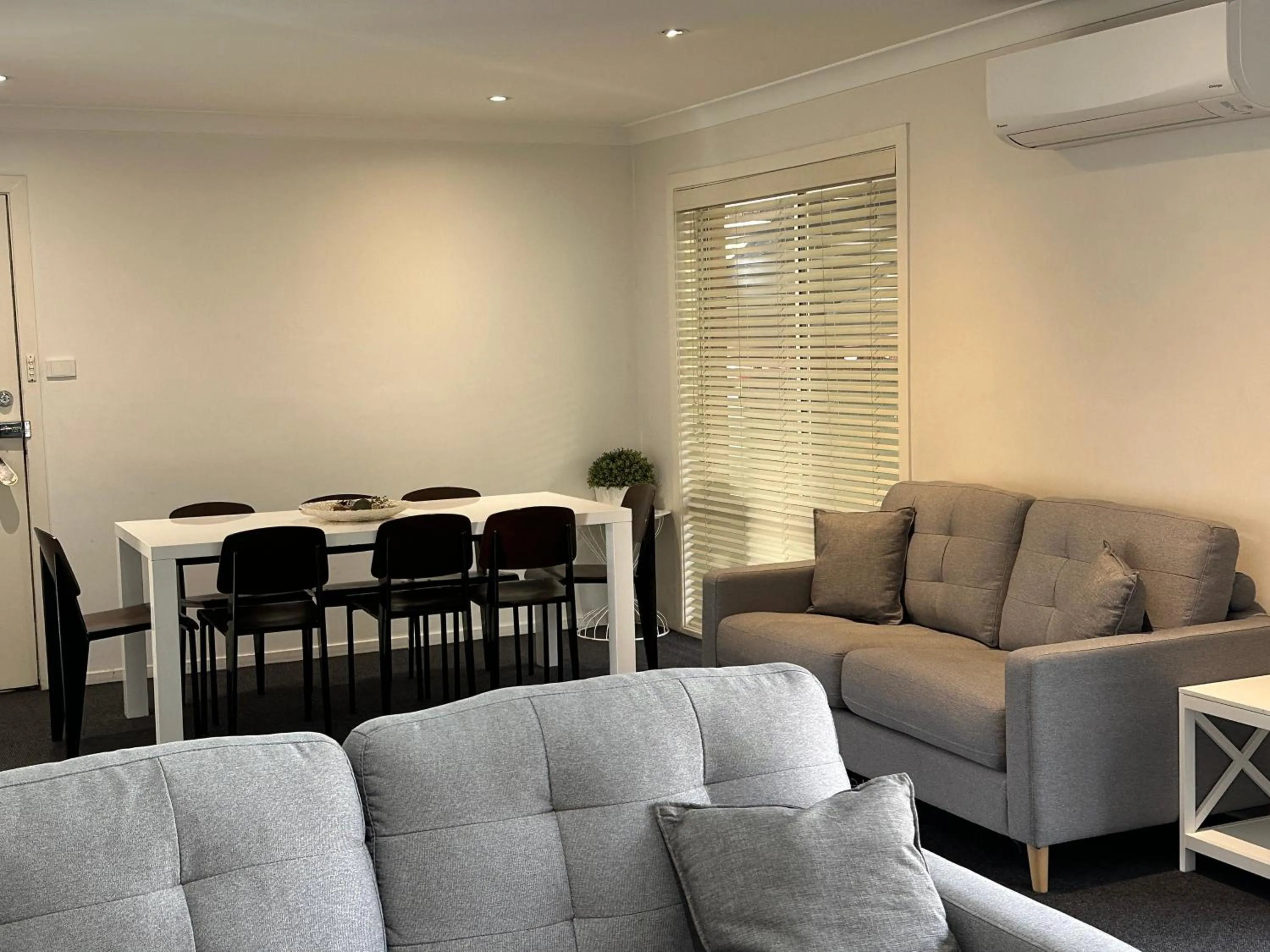 Living room in The Oaks Hotel Motel