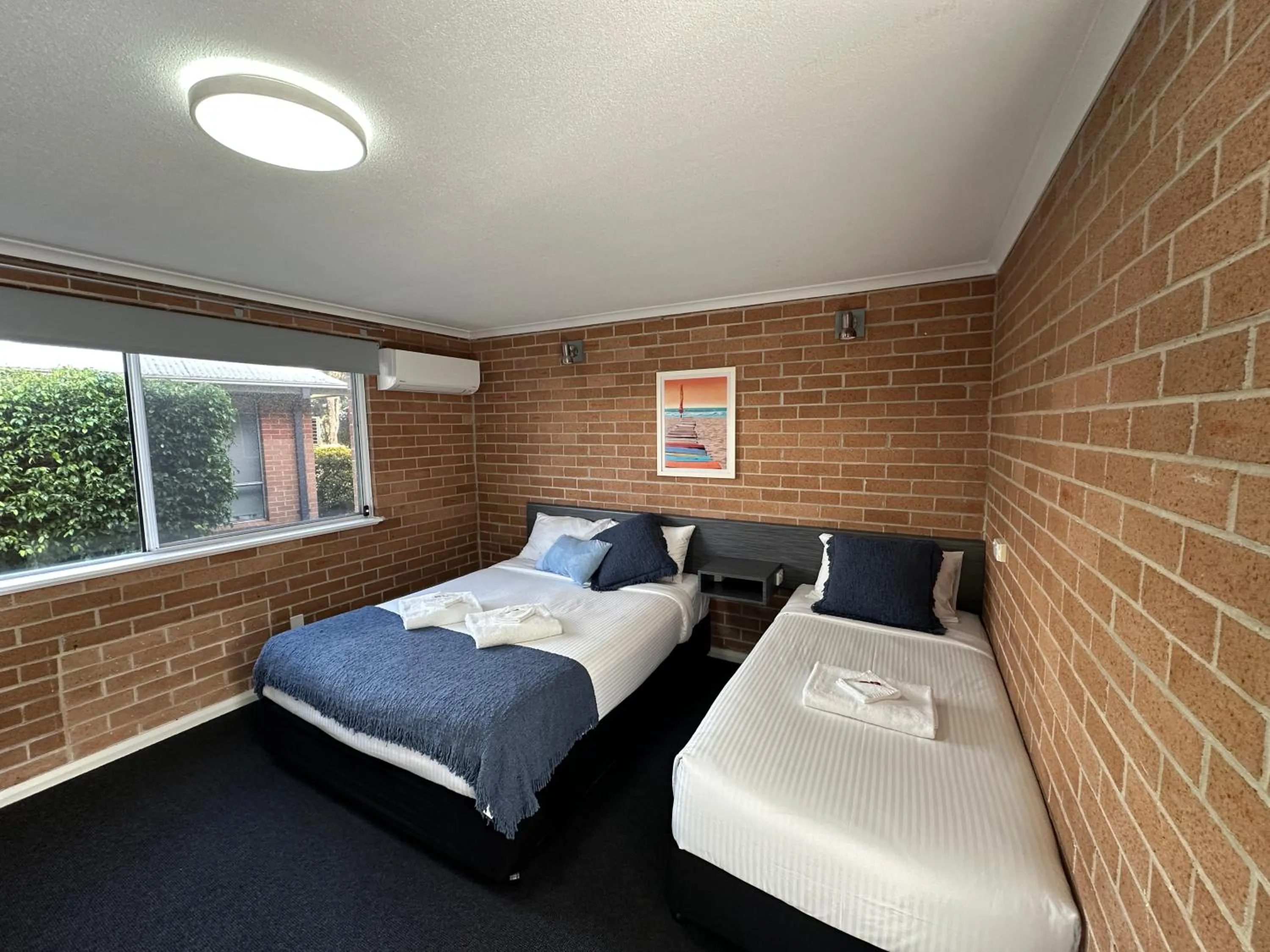 Bed in The Oaks Hotel Motel