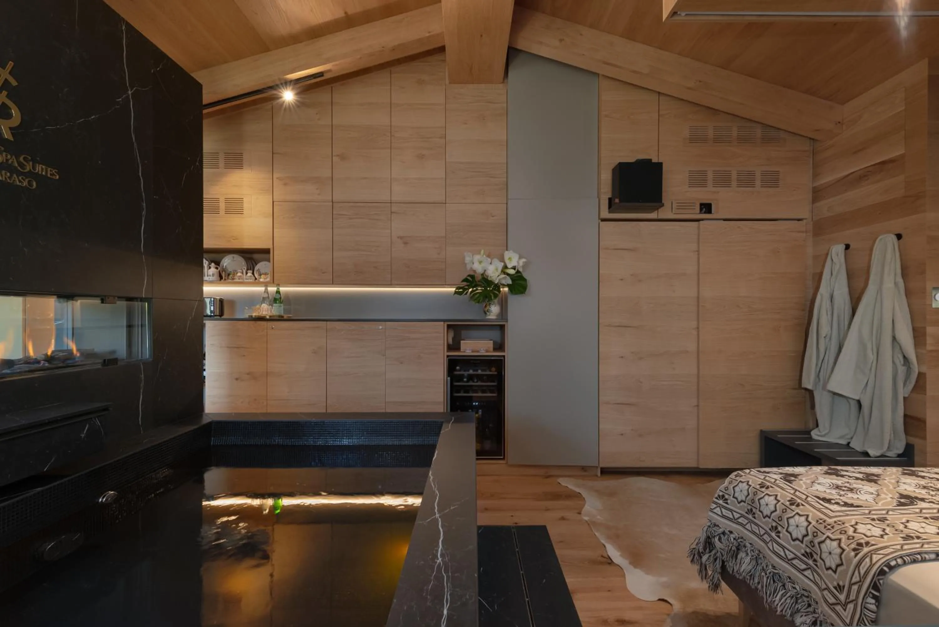 Shower, Bed in VICTORIA SPA SUITES Roccaraso Centro