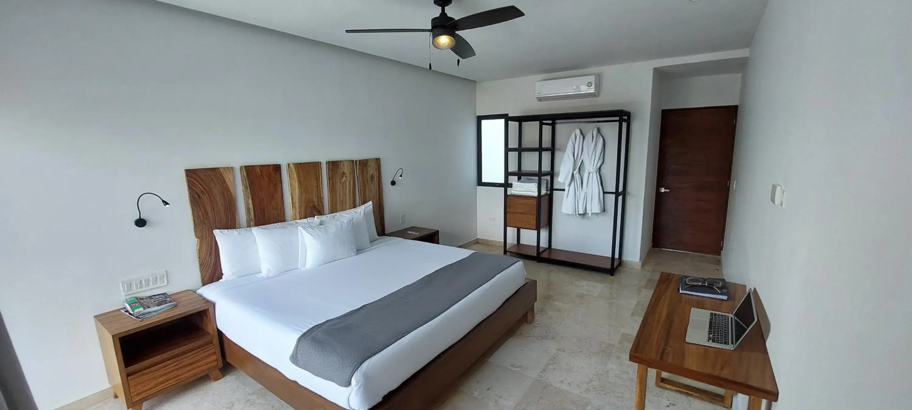 Deluxe Double Room in Hotel B10 - Distinctive Hotel- Deluxe Double Room in Hotel B10 - Distinctive Hotel-