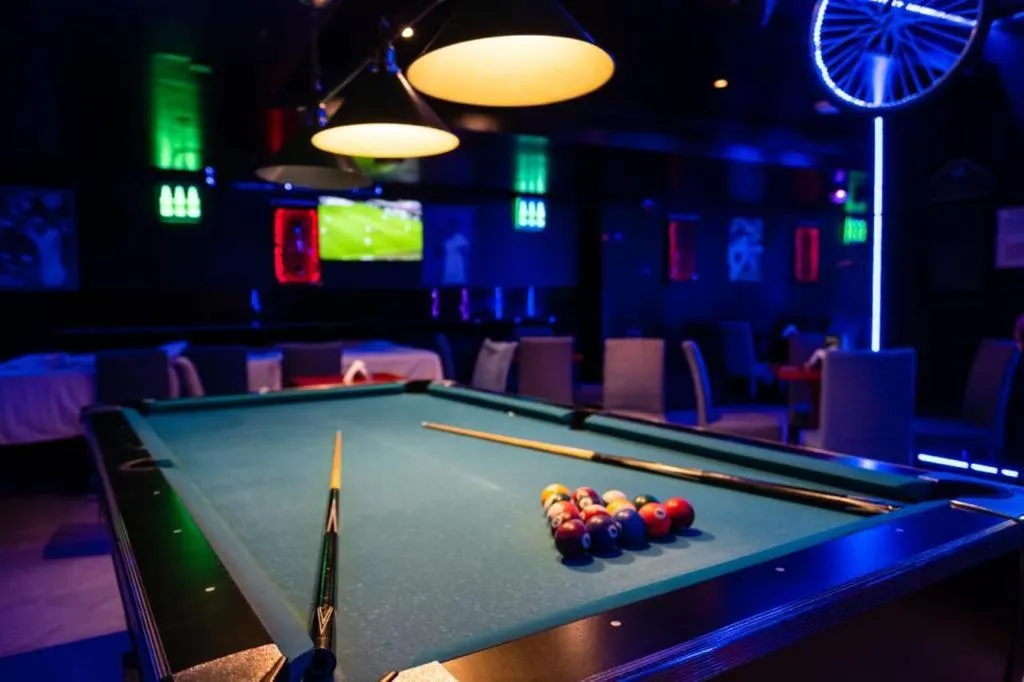 Billiard in Manhattan Avenue Hotel