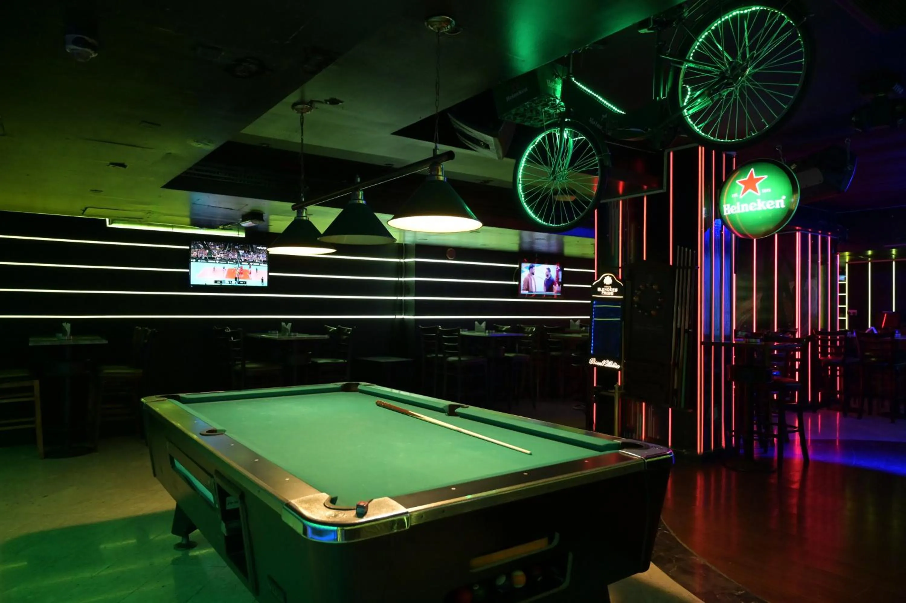 Billiard in Manhattan Avenue Hotel