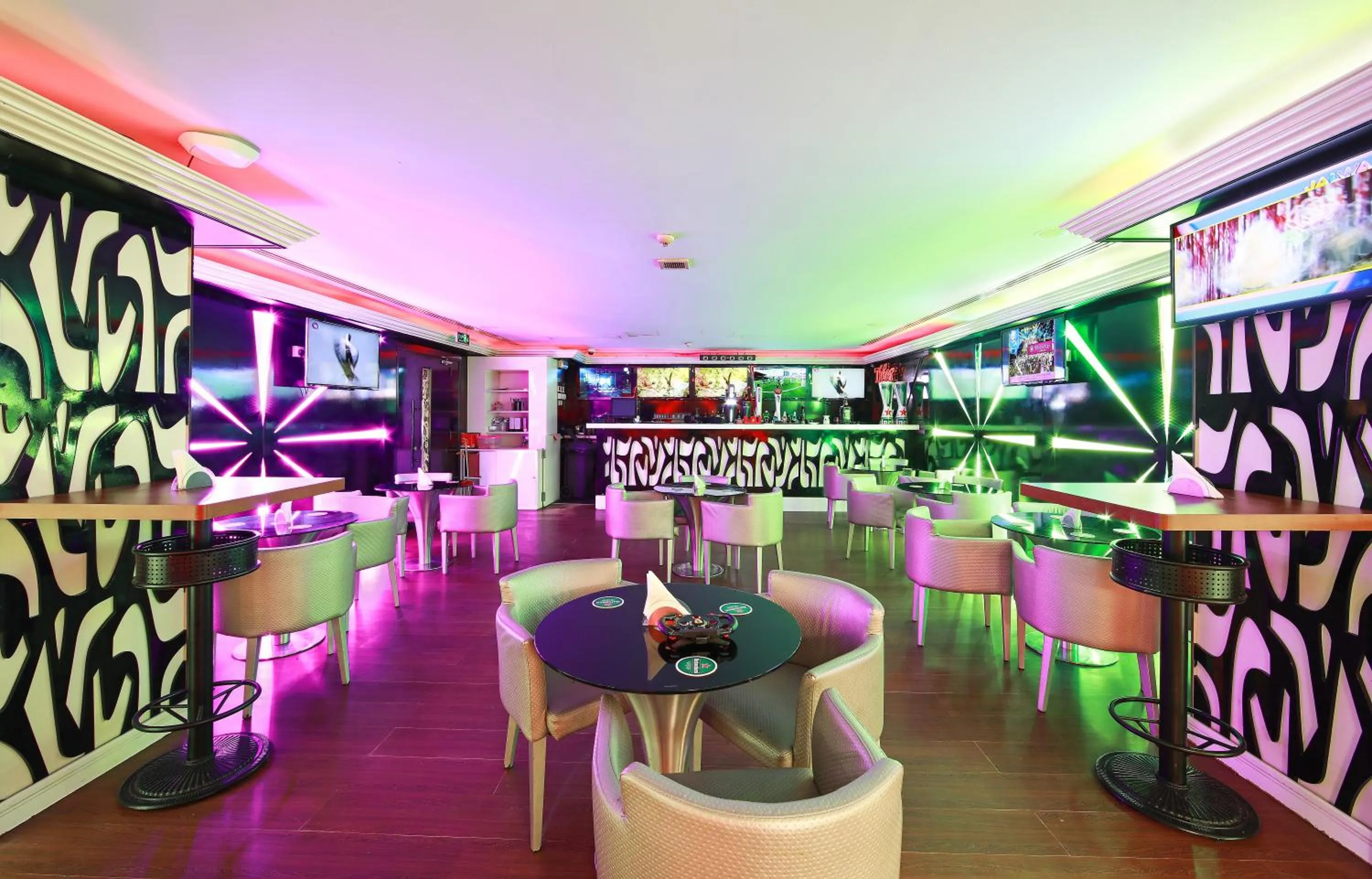 Lounge or bar in Manhattan Avenue Hotel