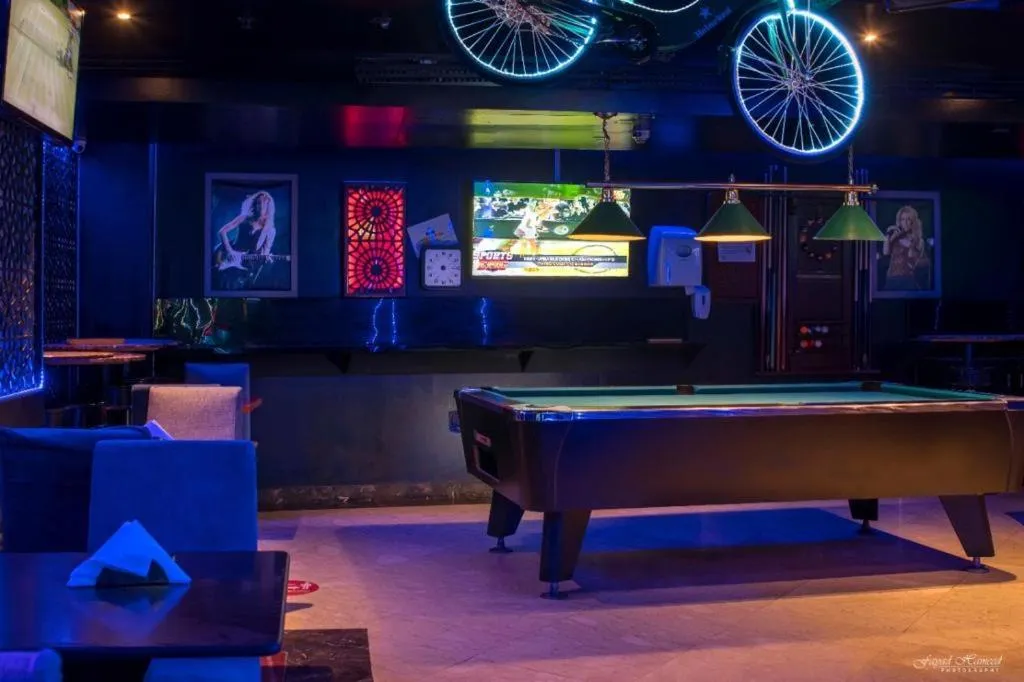 Billiard in Manhattan Avenue Hotel