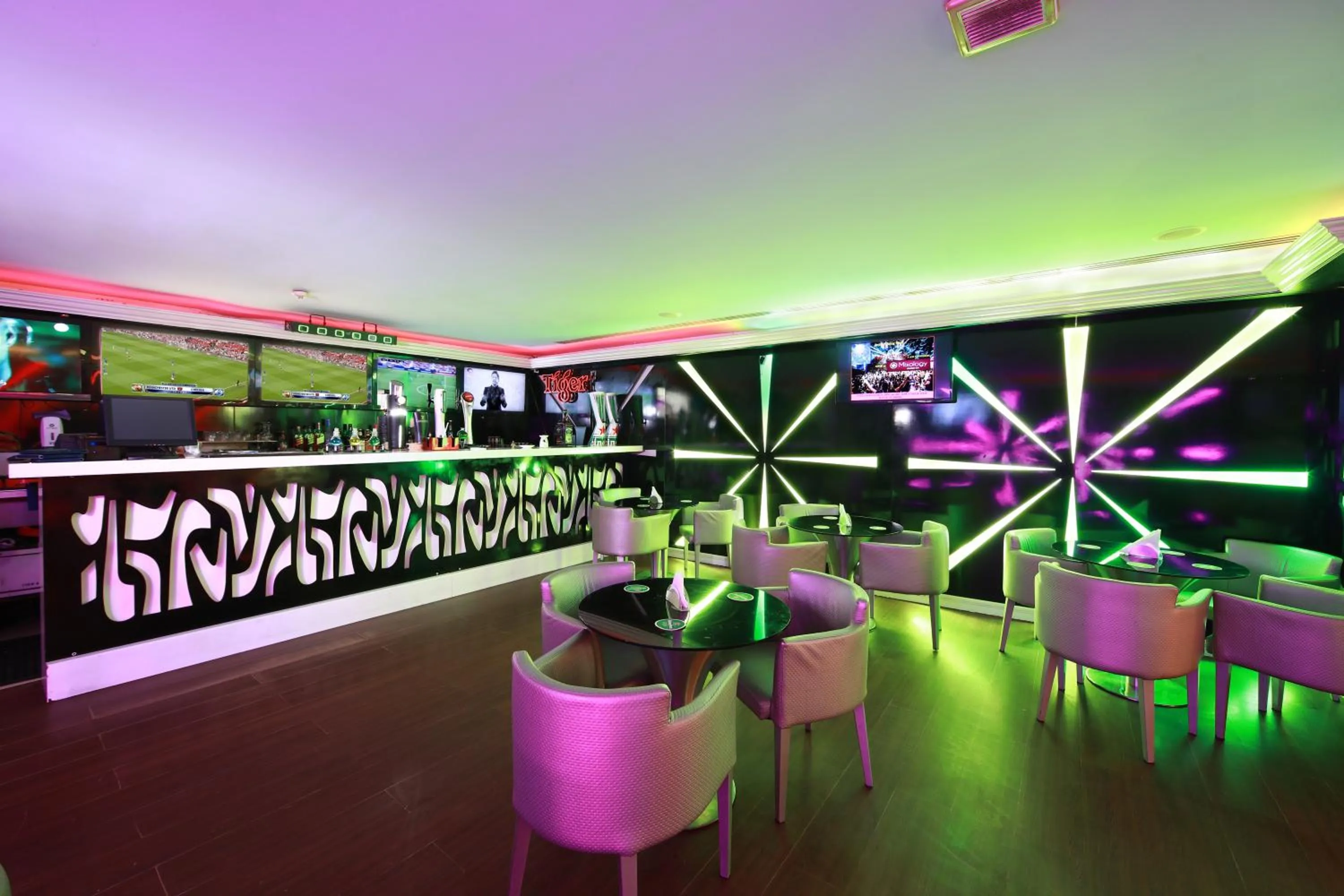 Billiard in Manhattan Avenue Hotel