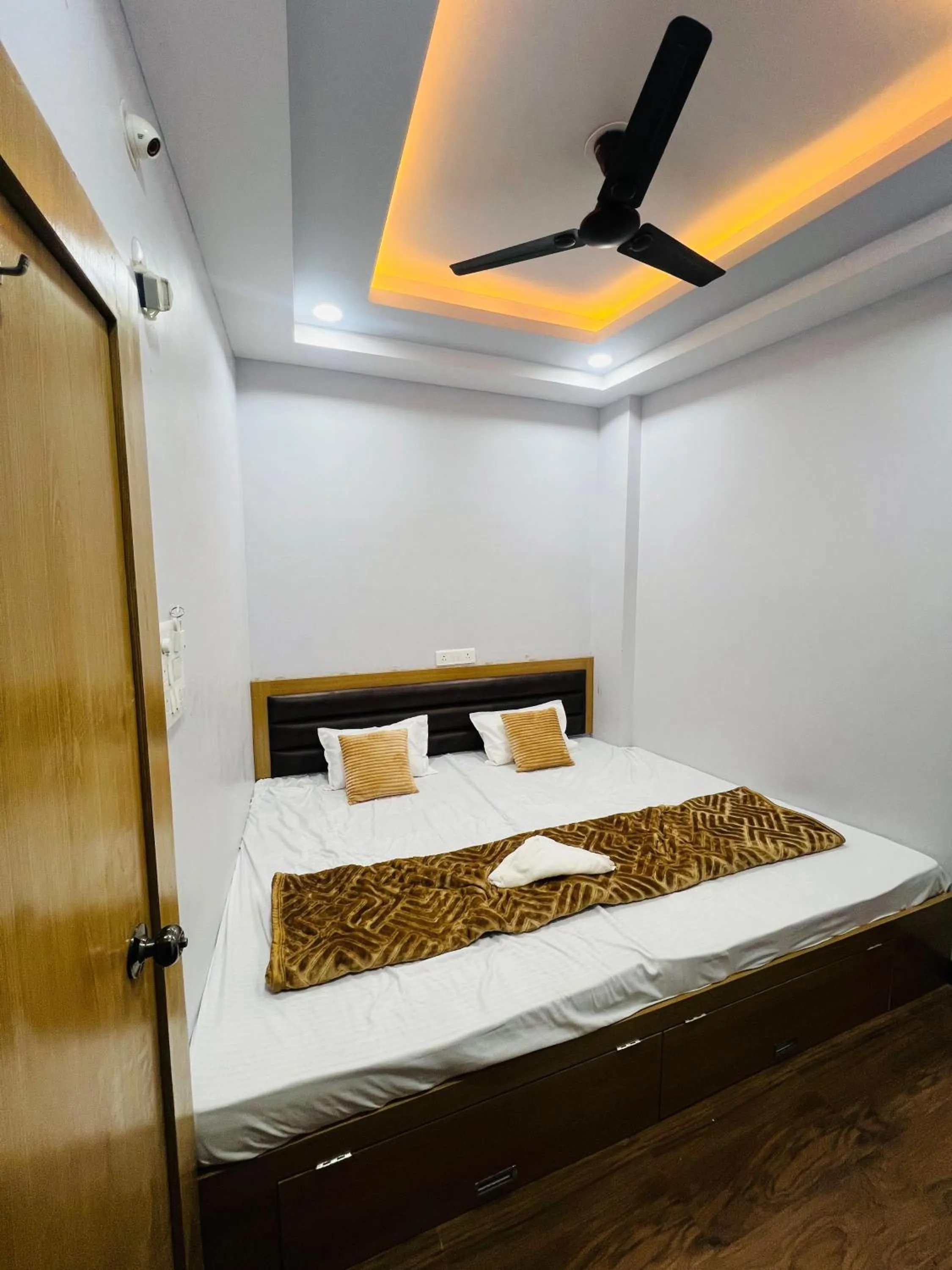 Bedroom, Bed in Hotel Advika Ujjain