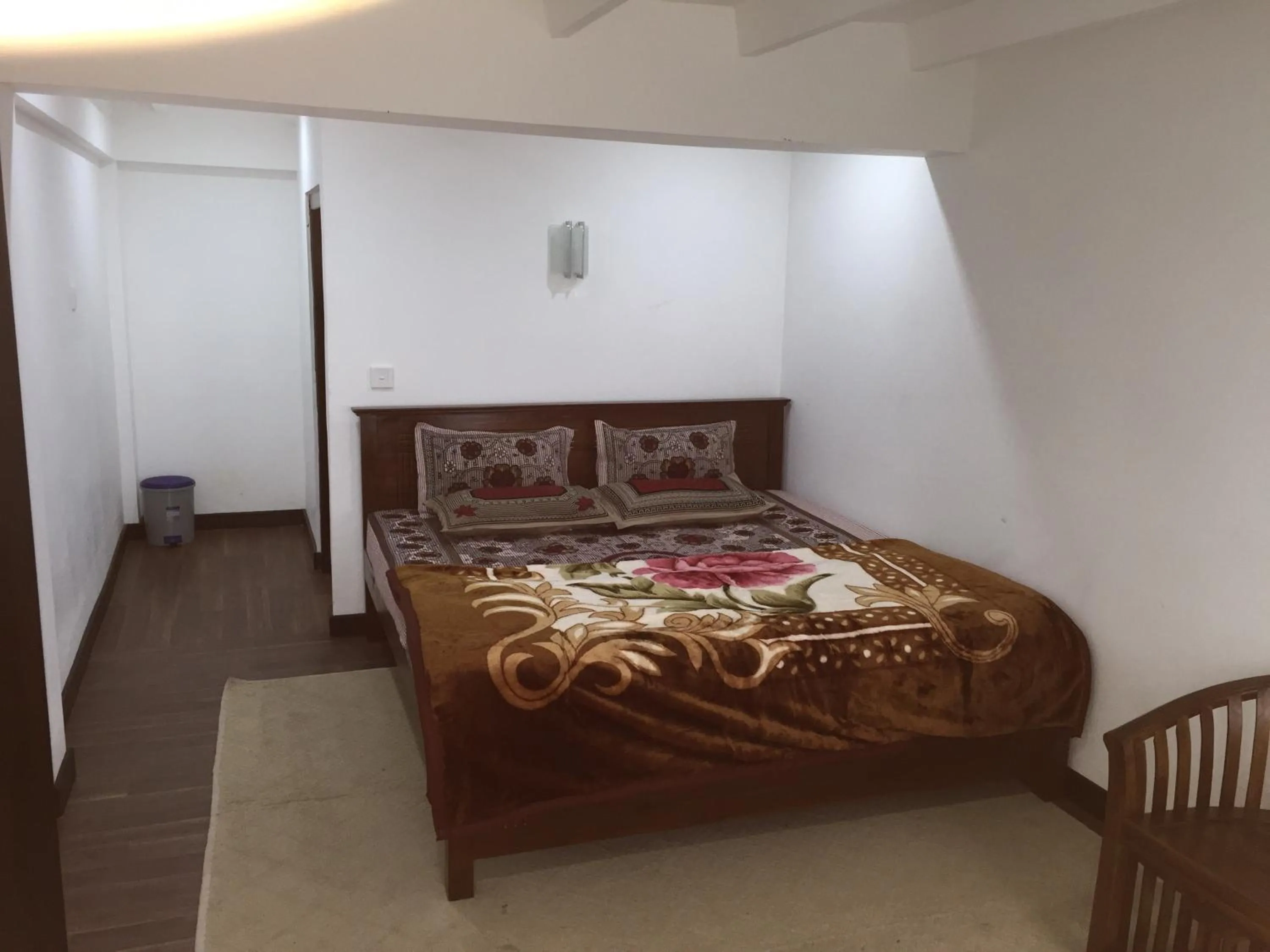 Photo of the whole room, Bed in Sherwood Cottage