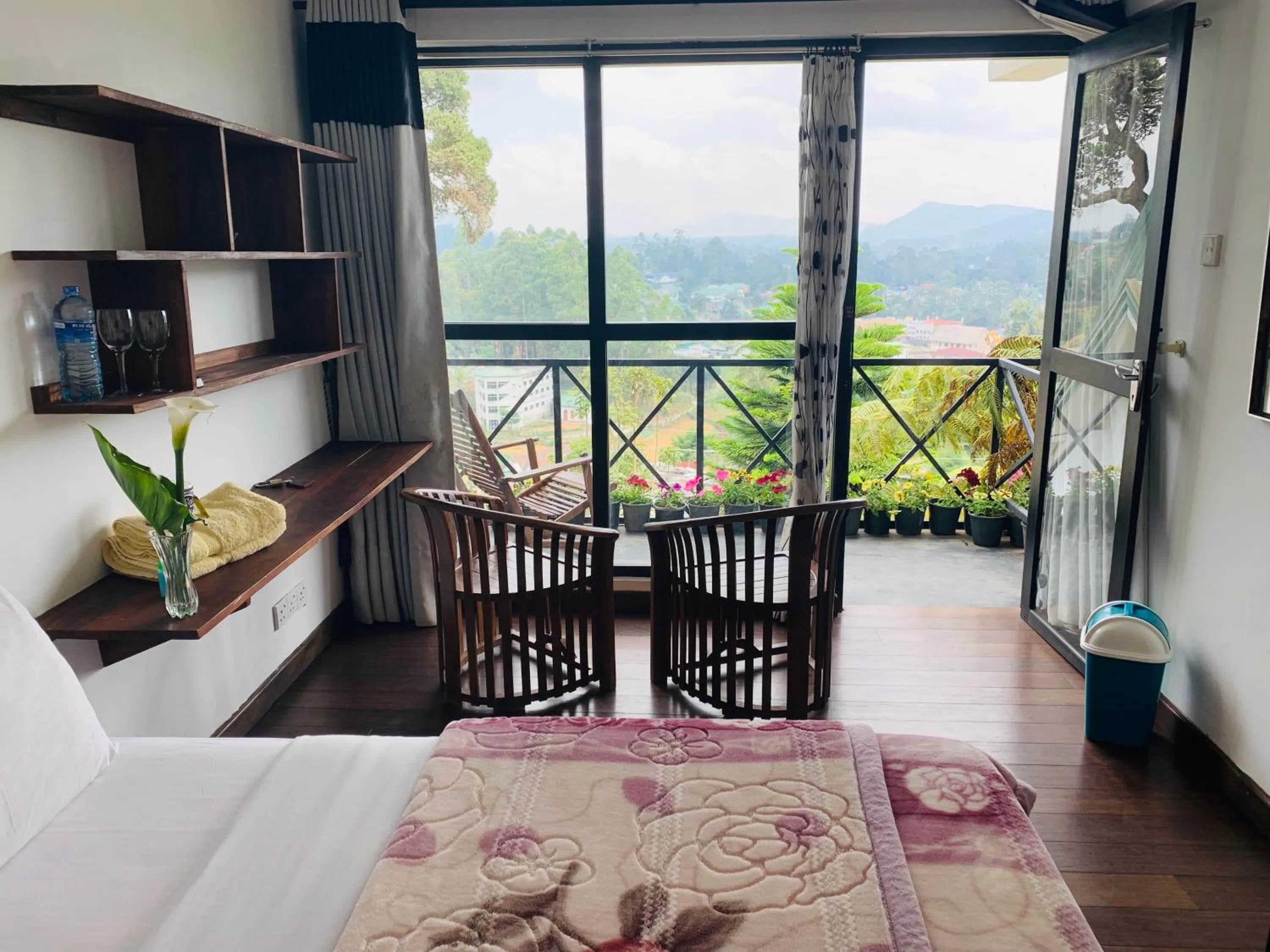 Photo of the whole room, Bed in Sherwood Cottage
