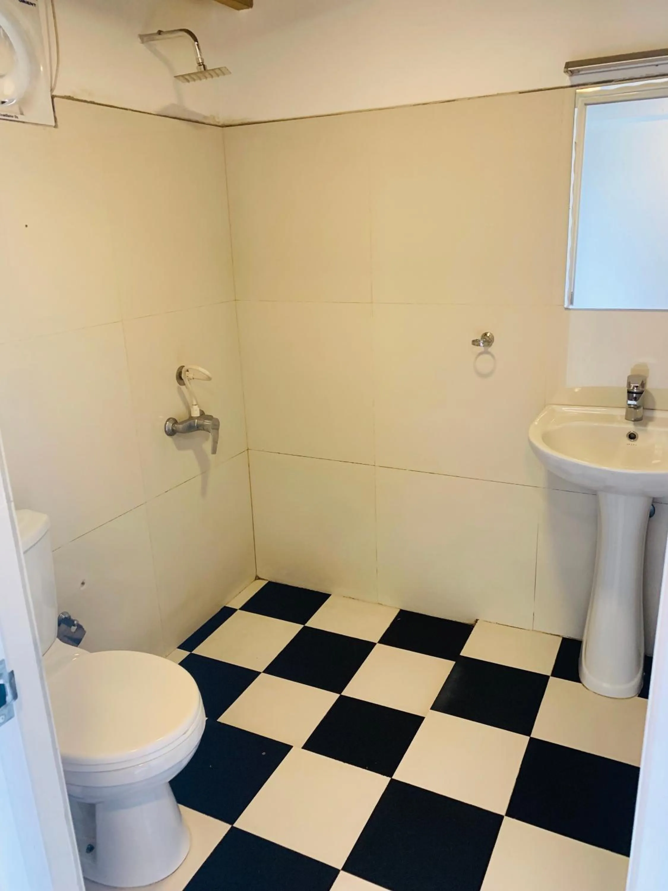 Shower in Sherwood Cottage