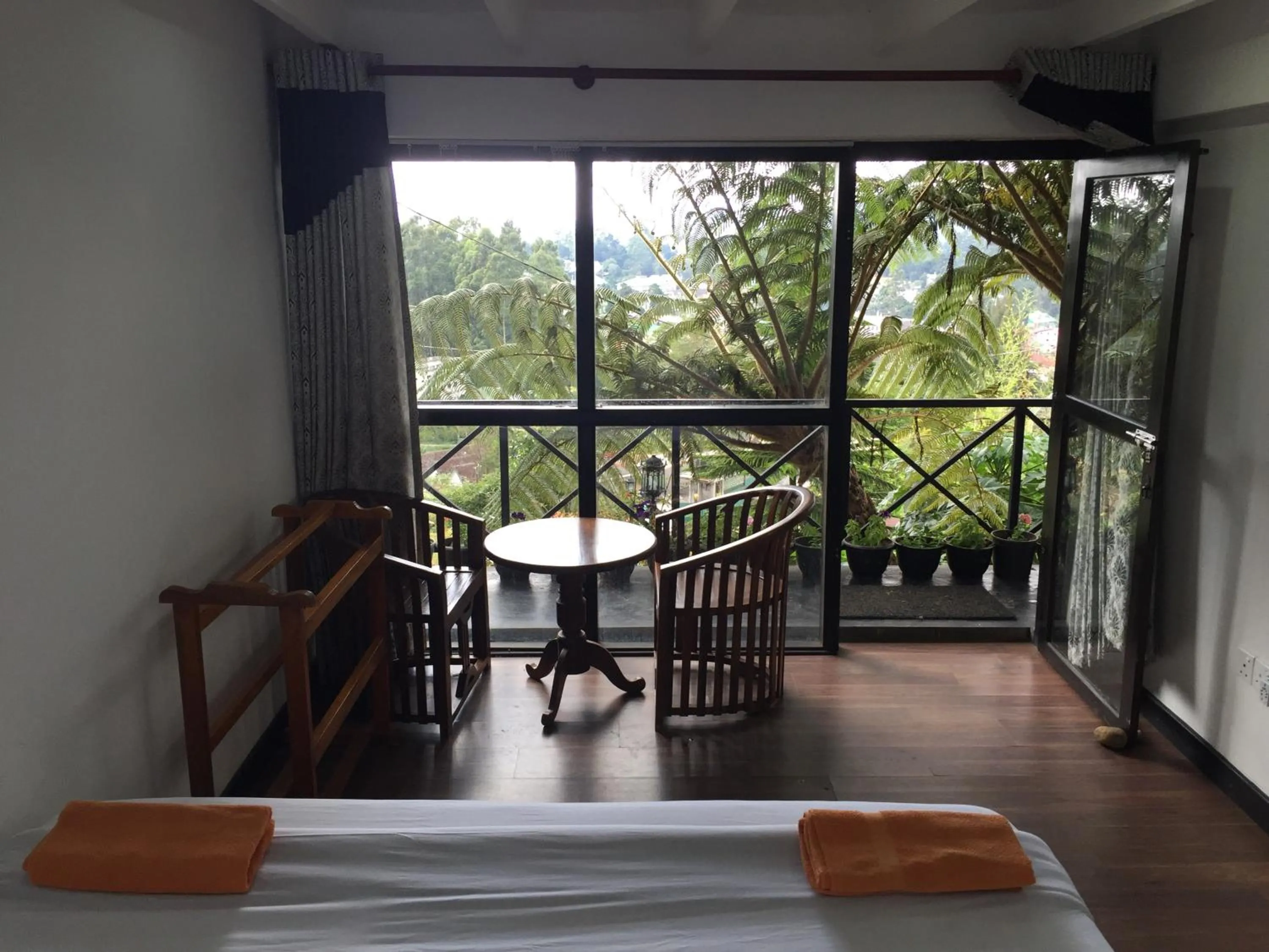 Day, Bed in Sherwood Cottage