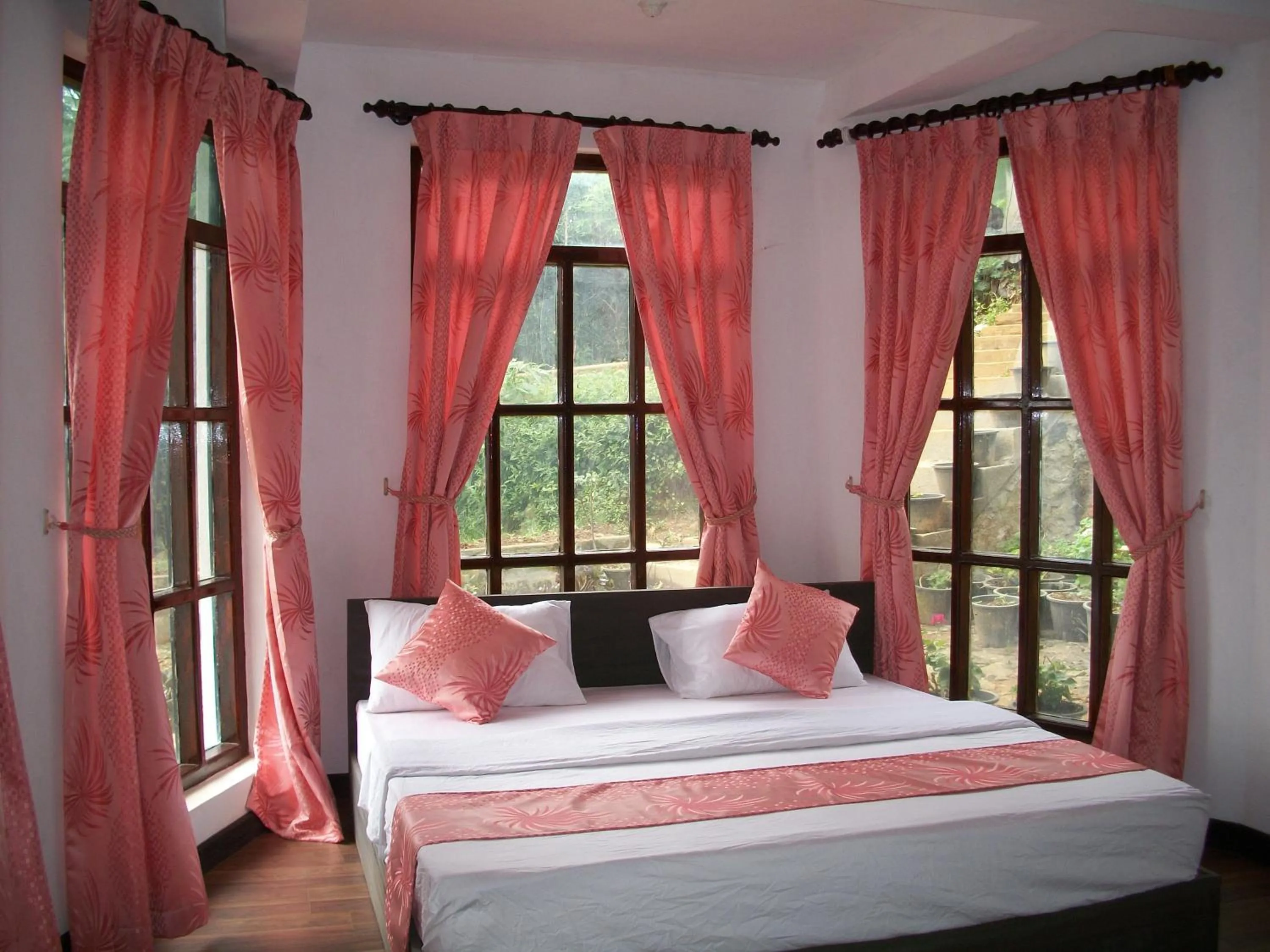 Day, Bed in Sherwood Cottage