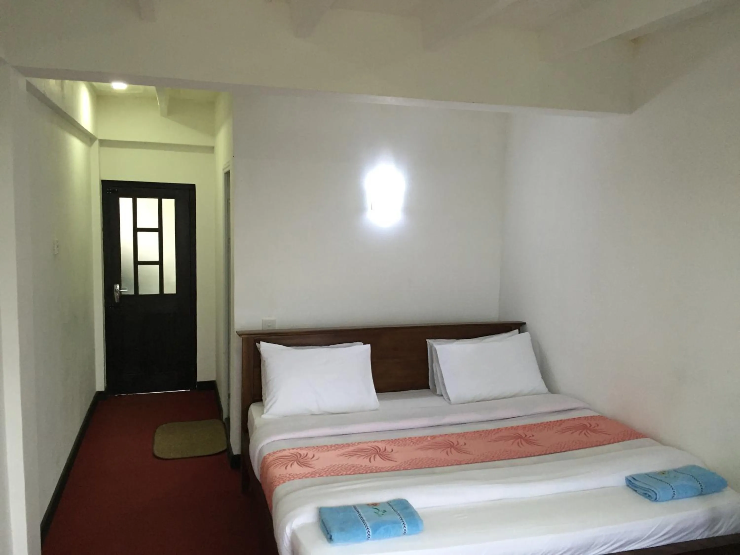 Photo of the whole room, Bed in Sherwood Cottage