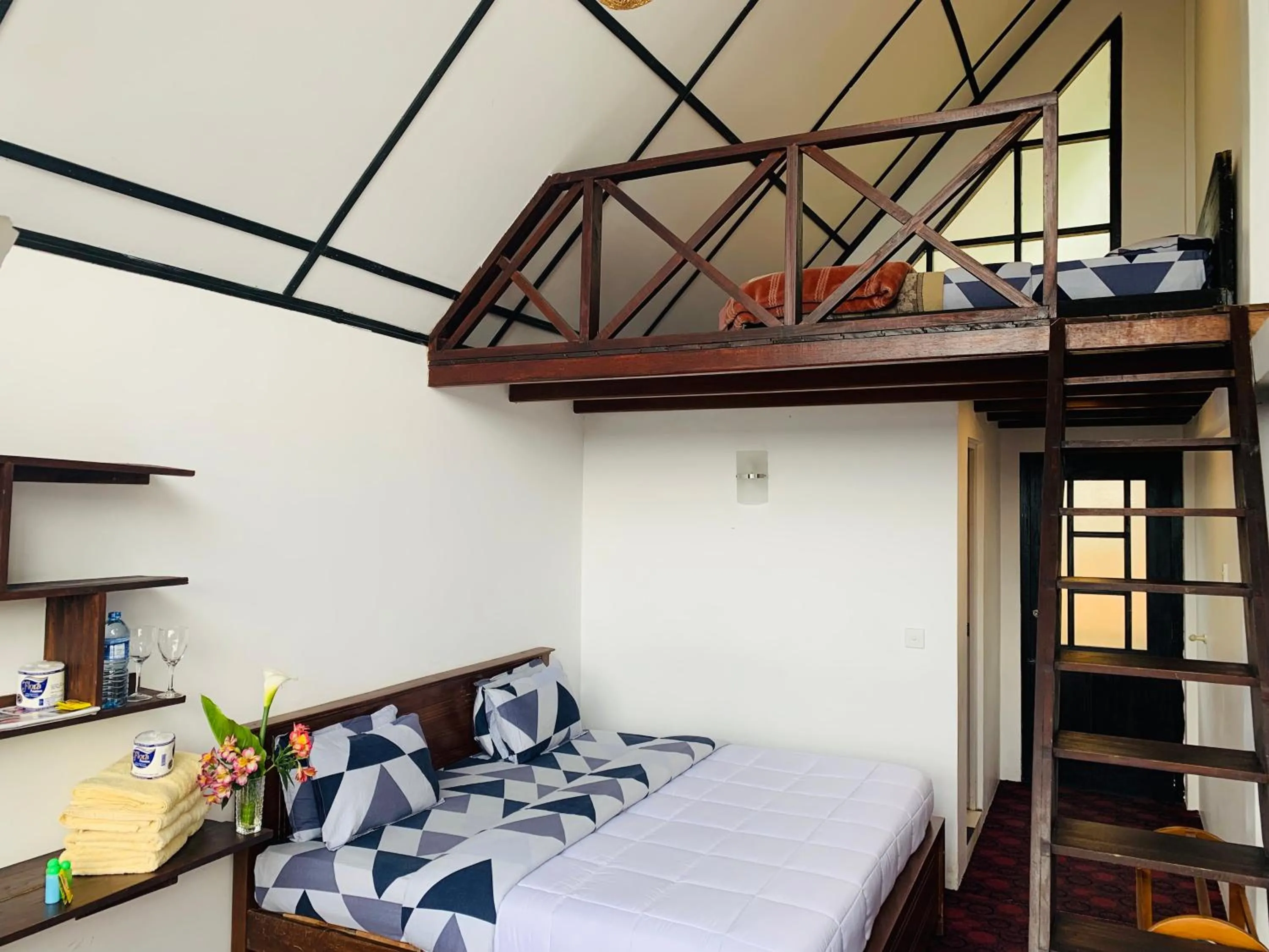 Photo of the whole room, Bed in Sherwood Cottage