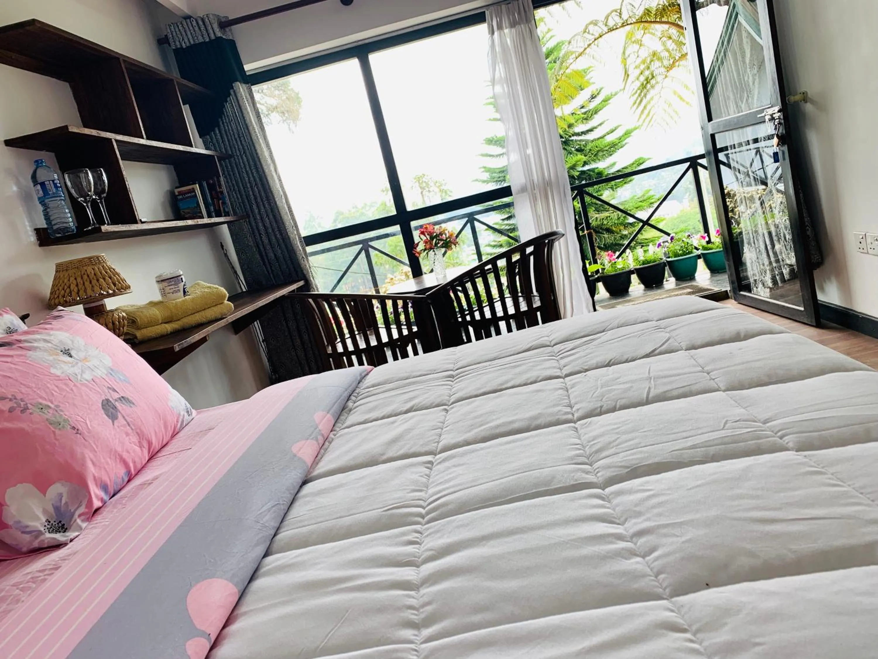 Photo of the whole room, Bed in Sherwood Cottage
