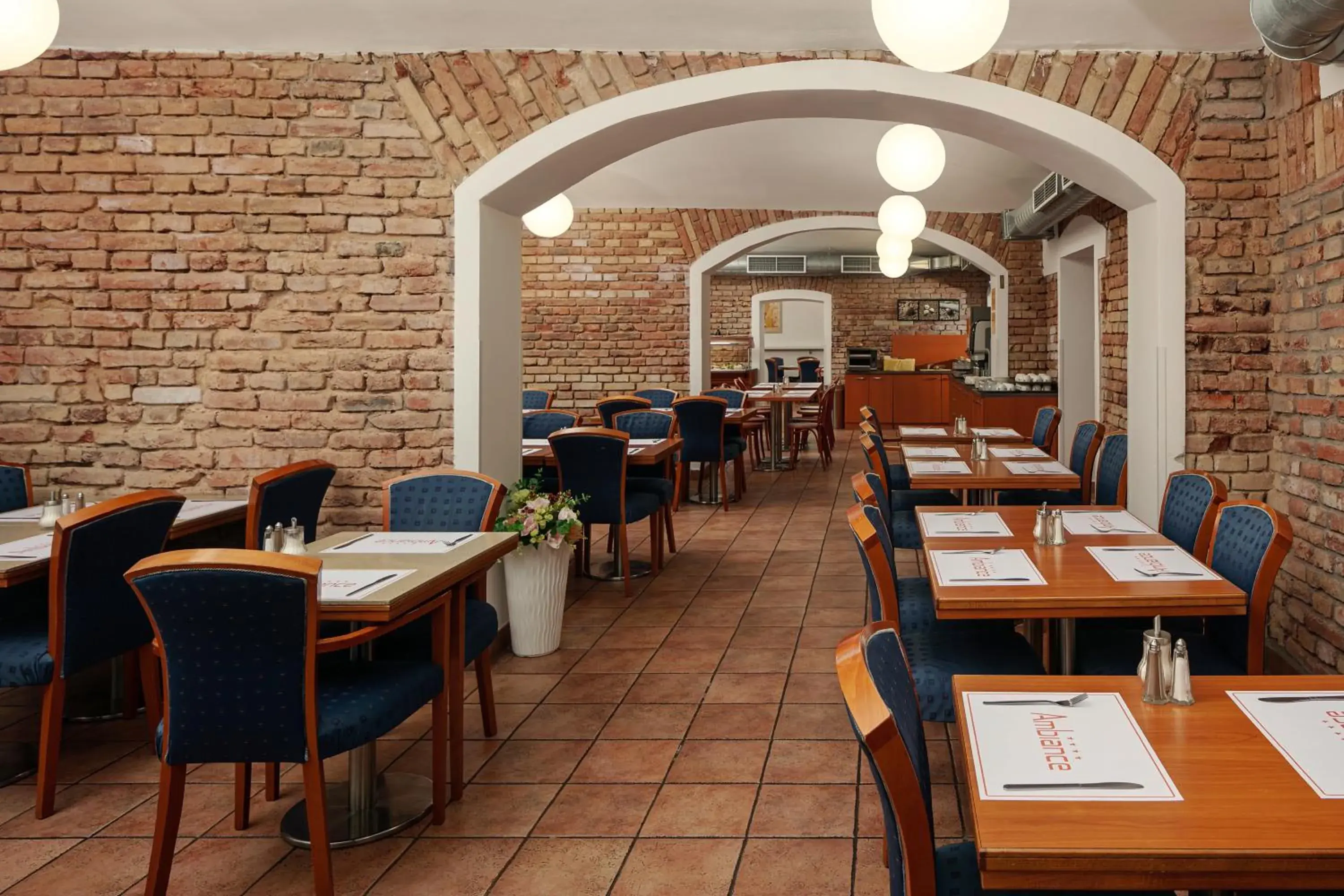 Restaurant/places to eat in Hotel Ambiance Restaurant/places to eat in Hotel Ambiance