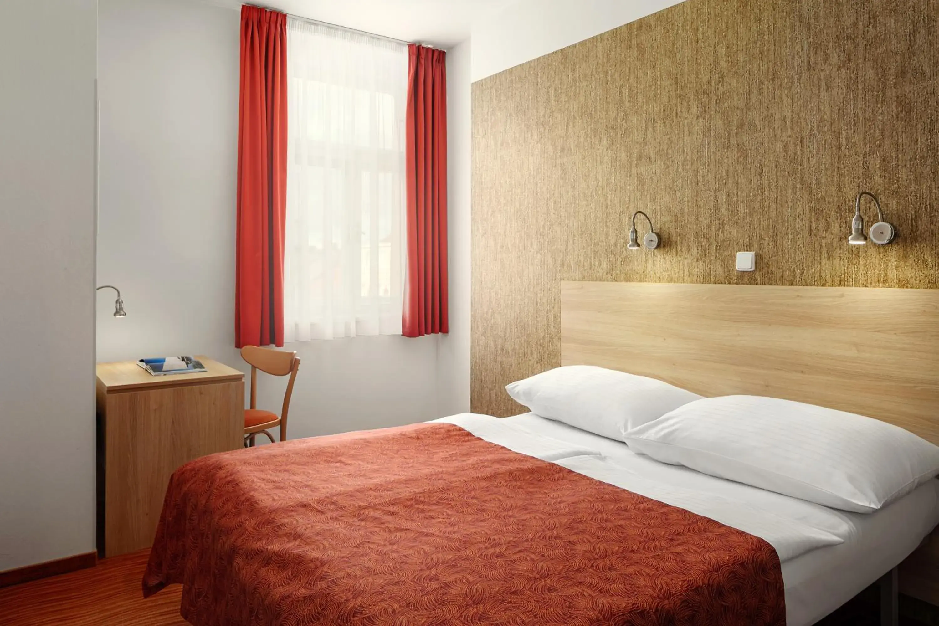 Bedroom, Bed in Hotel Ambiance Bedroom, Bed in Hotel Ambiance