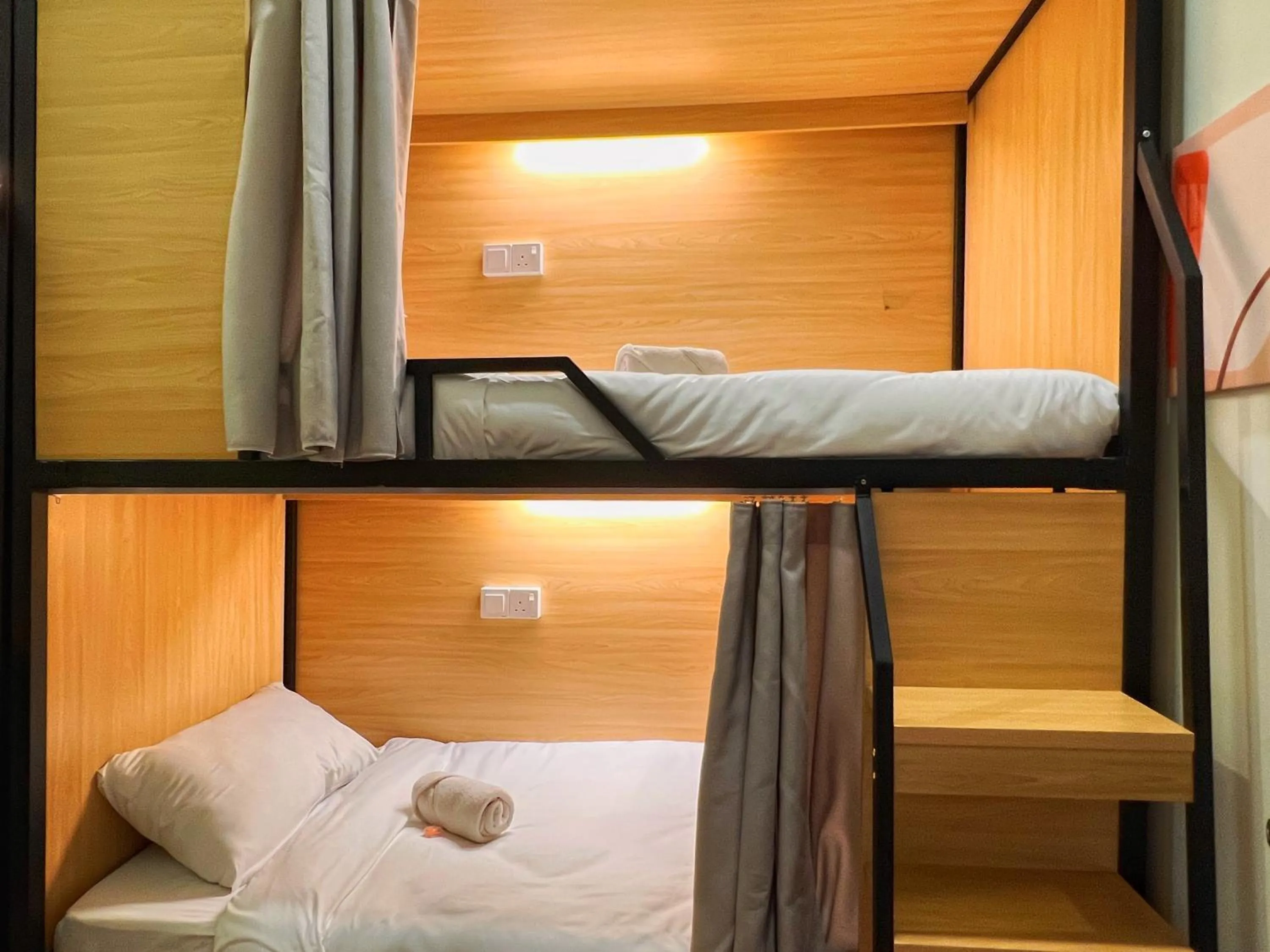 Bedroom, Bed in Pine Muntri