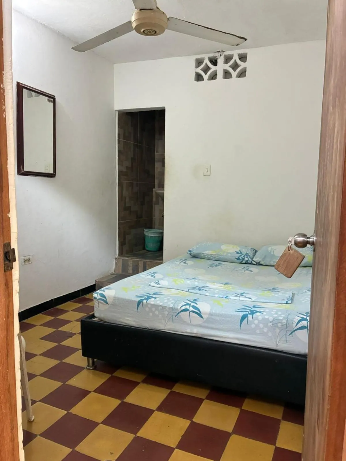 Standard Double Room with Fan - single occupancy in Hostal la muralla getsemani