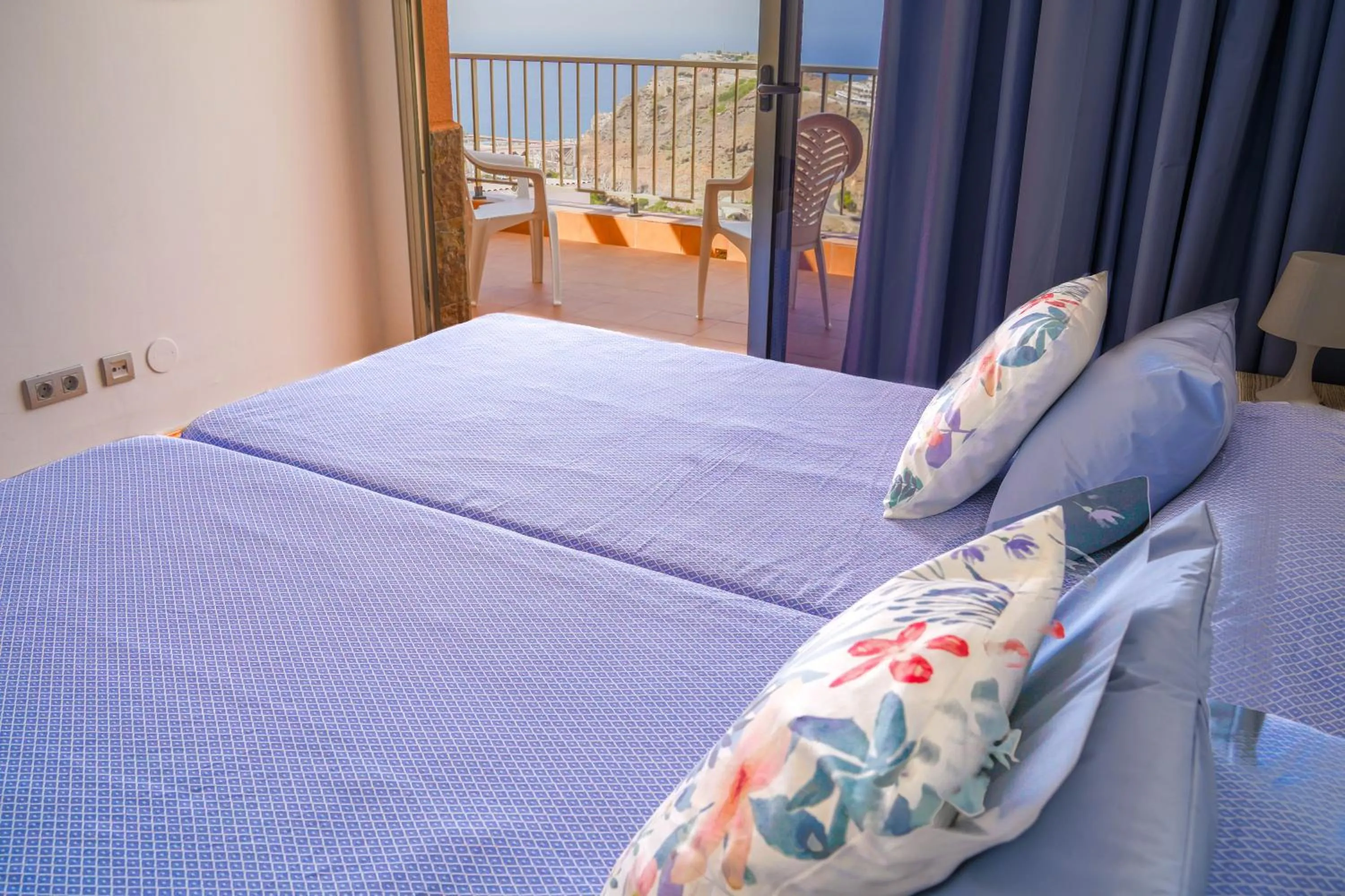 Balcony/Terrace, Bed in Balcon del Mar