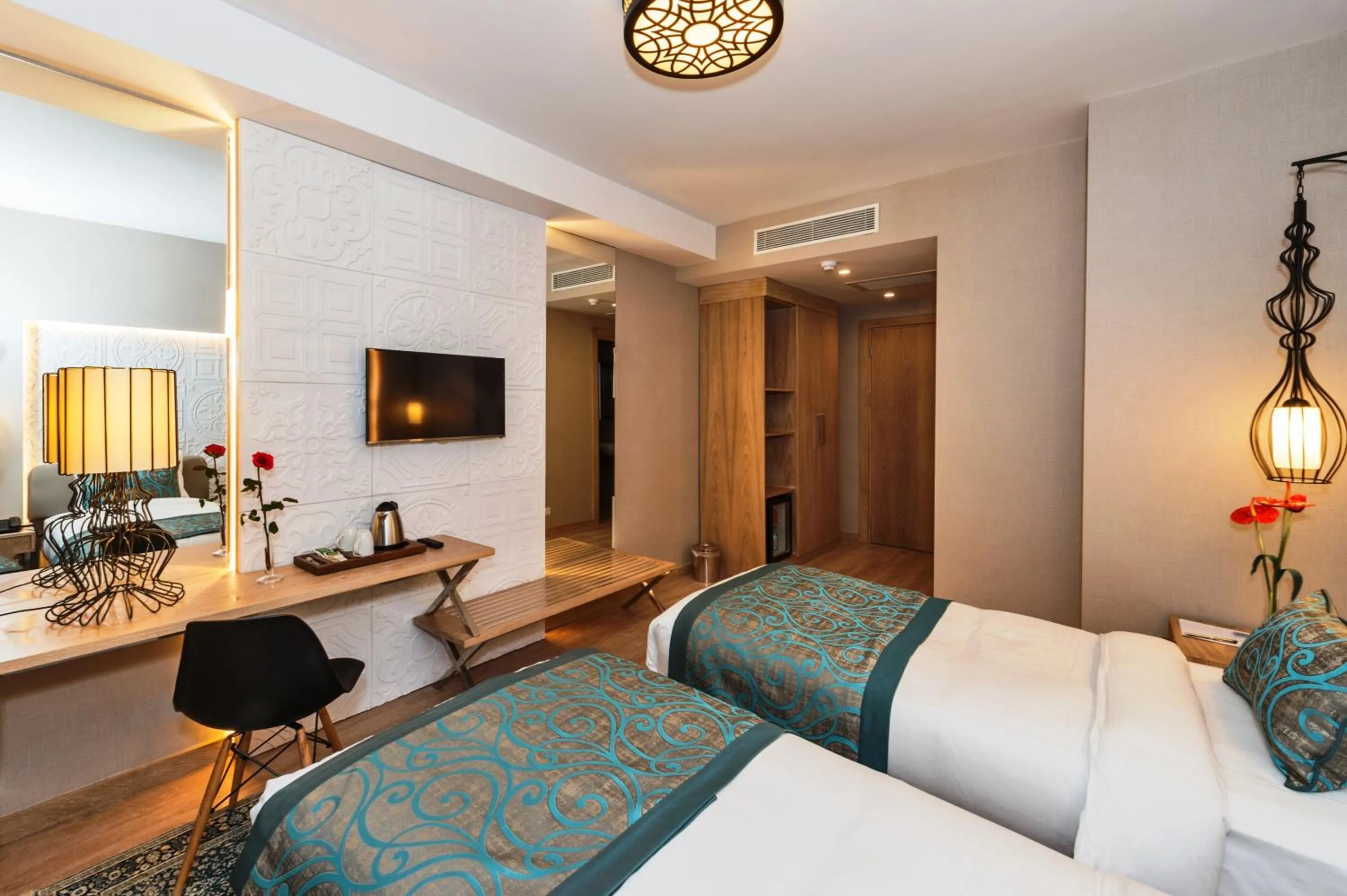 Coffee/tea facilities, Bed in Aybar Hotel & Spa