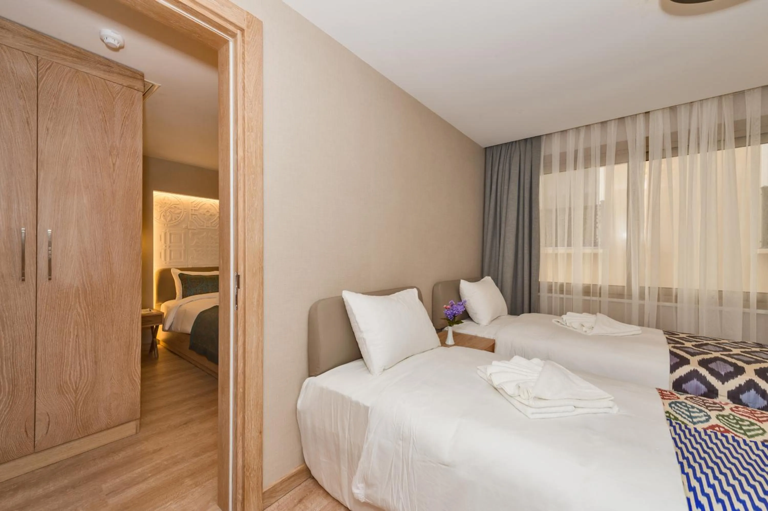 Coffee/tea facilities, Bed in Aybar Hotel & Spa