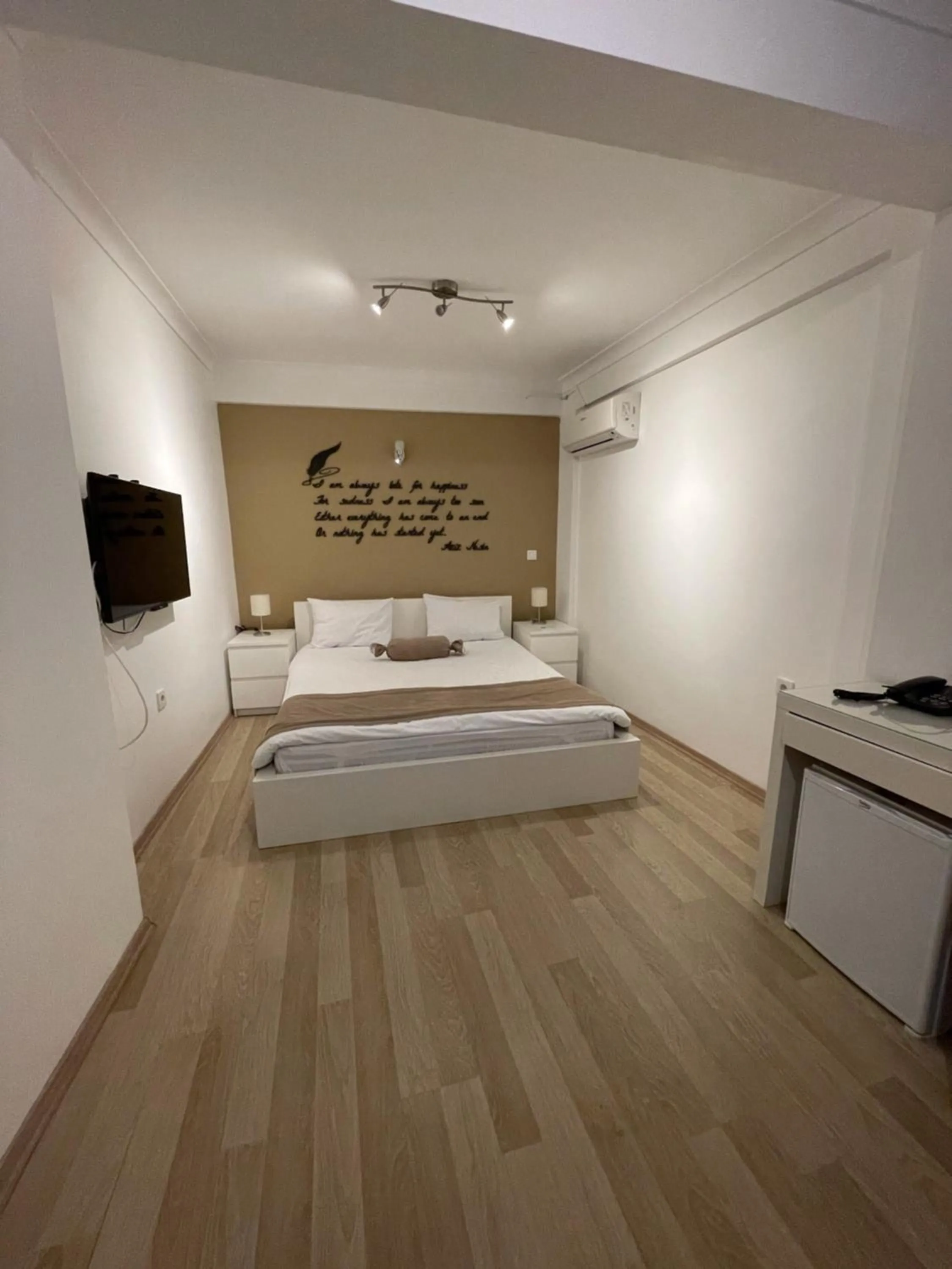 Photo of the whole room, Bed in The Print House Hotel