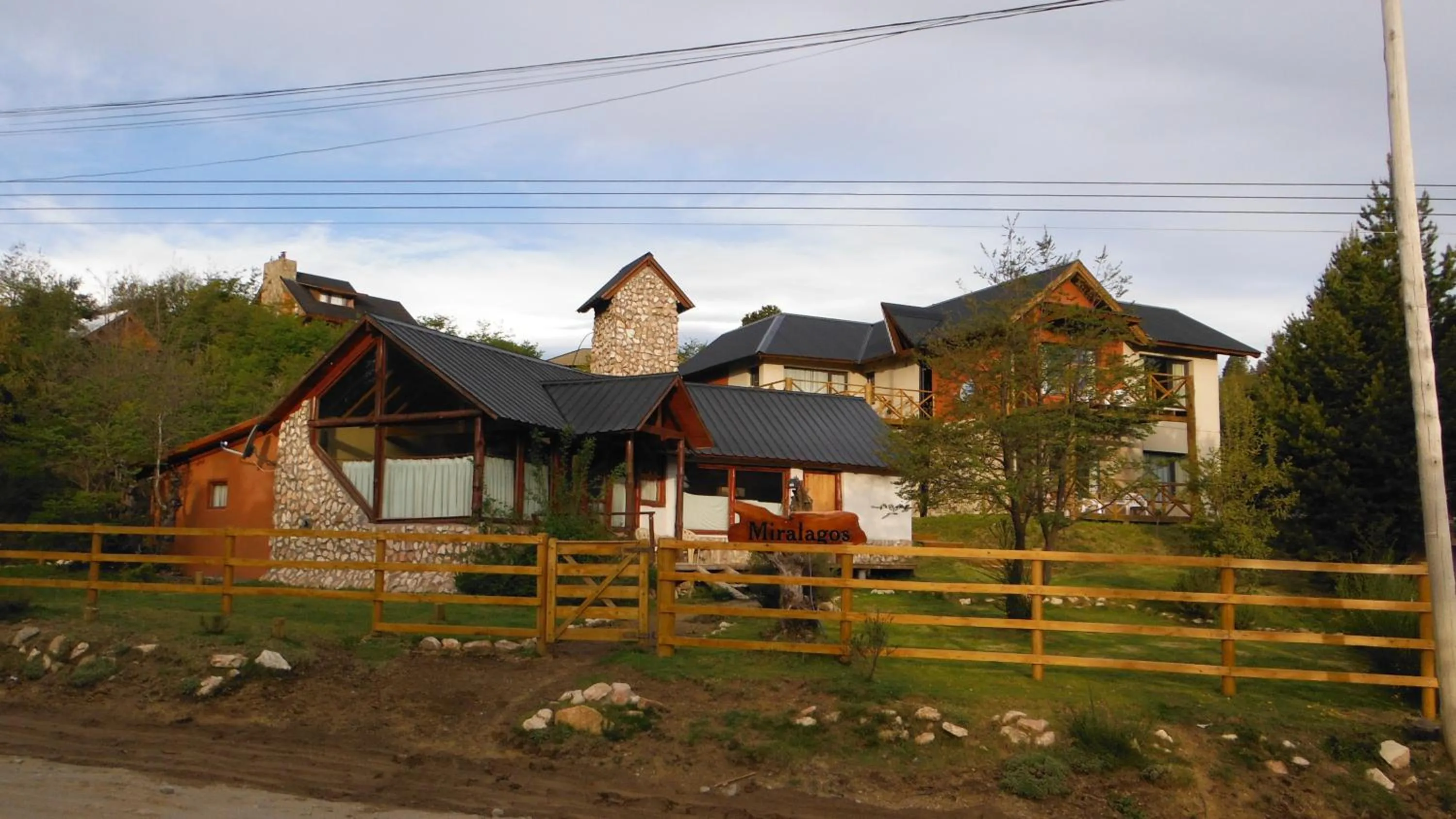 Facade/entrance in Miralagos Apart & Cabañas
