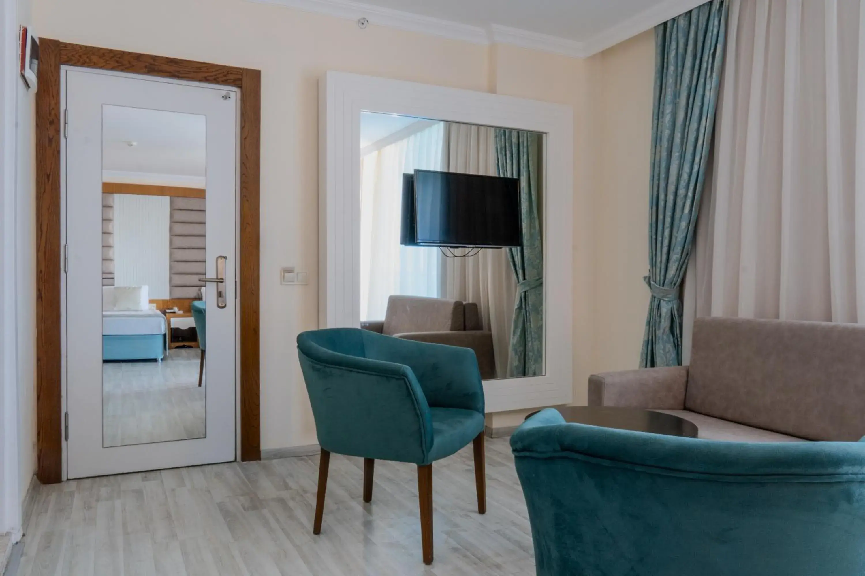 TV and multimedia in Concordia Celes Beach Hotel TV and multimedia in Concordia Celes Beach Hotel