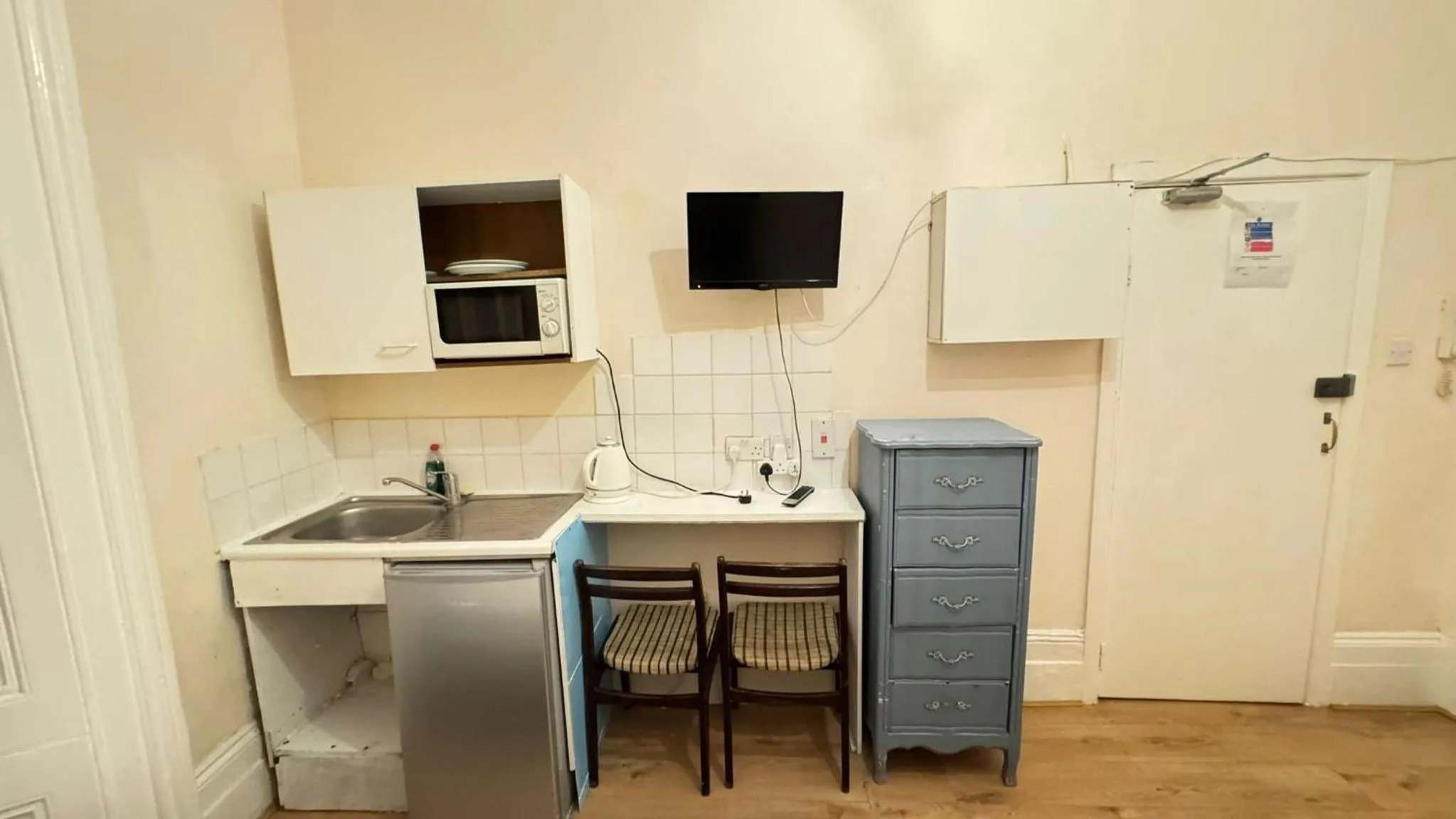 TV and multimedia in Anwar House