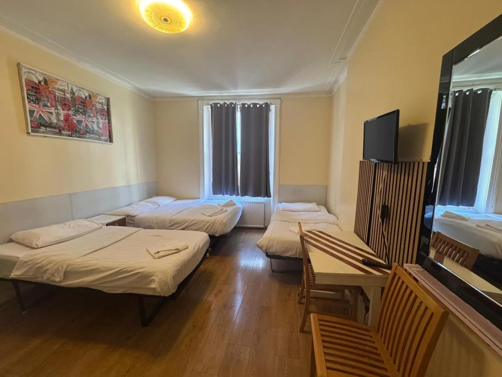 Communal lounge/ TV room, Bed in Anwar House