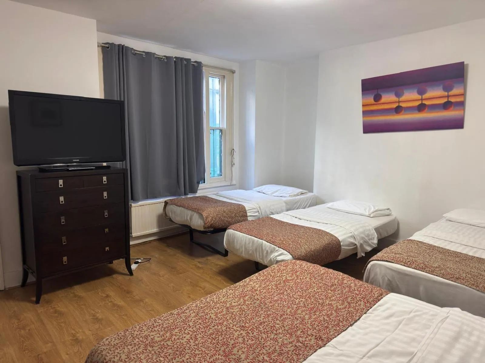 Communal lounge/ TV room, Bed in Anwar House