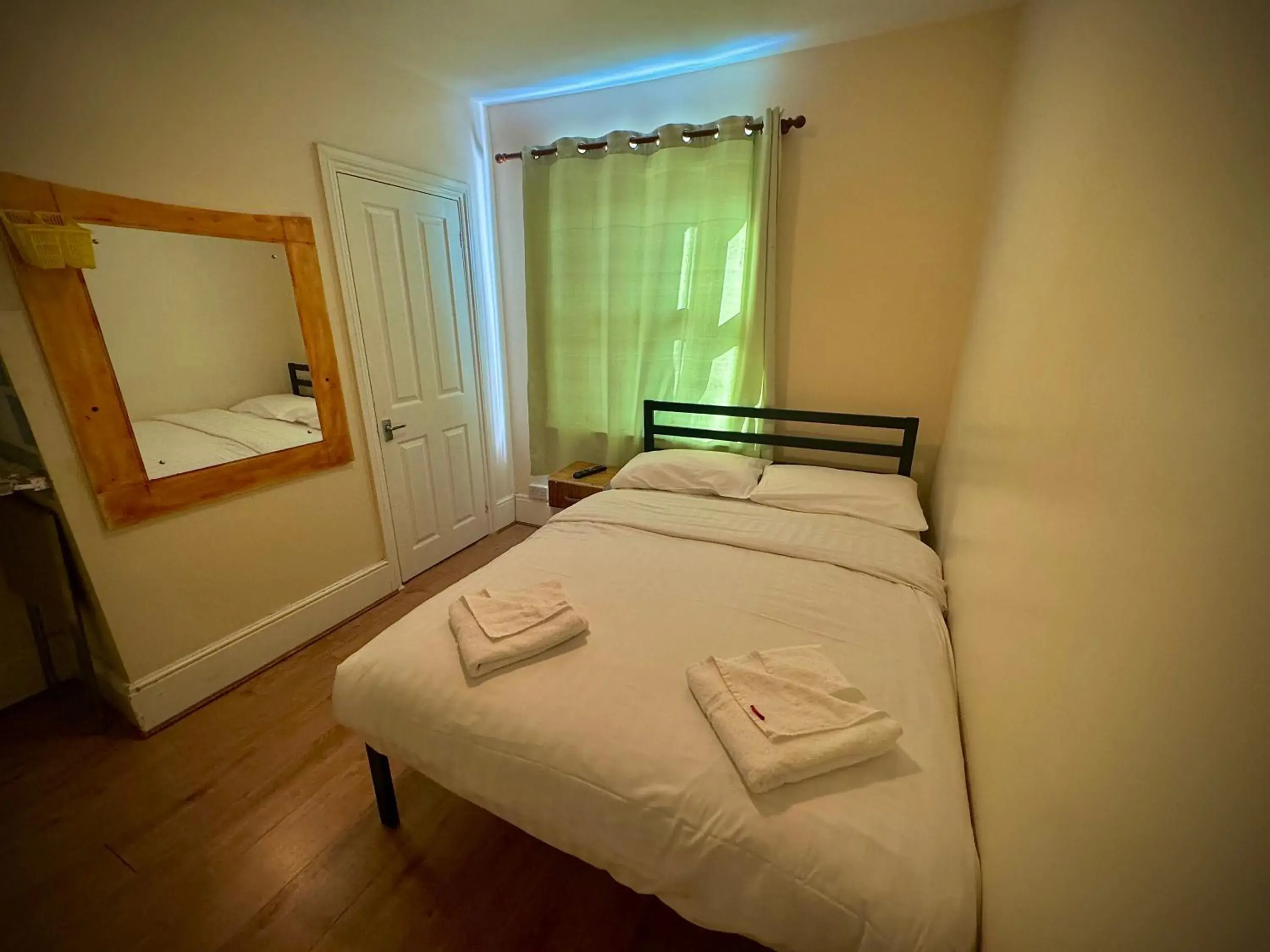 Photo of the whole room, Bed in Anwar House Photo of the whole room, Bed in Anwar House