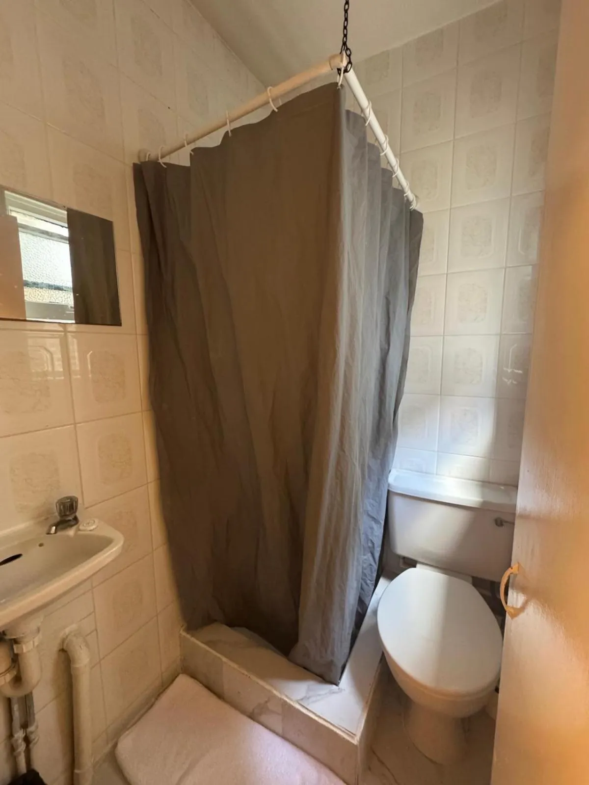 Shower in Anwar House