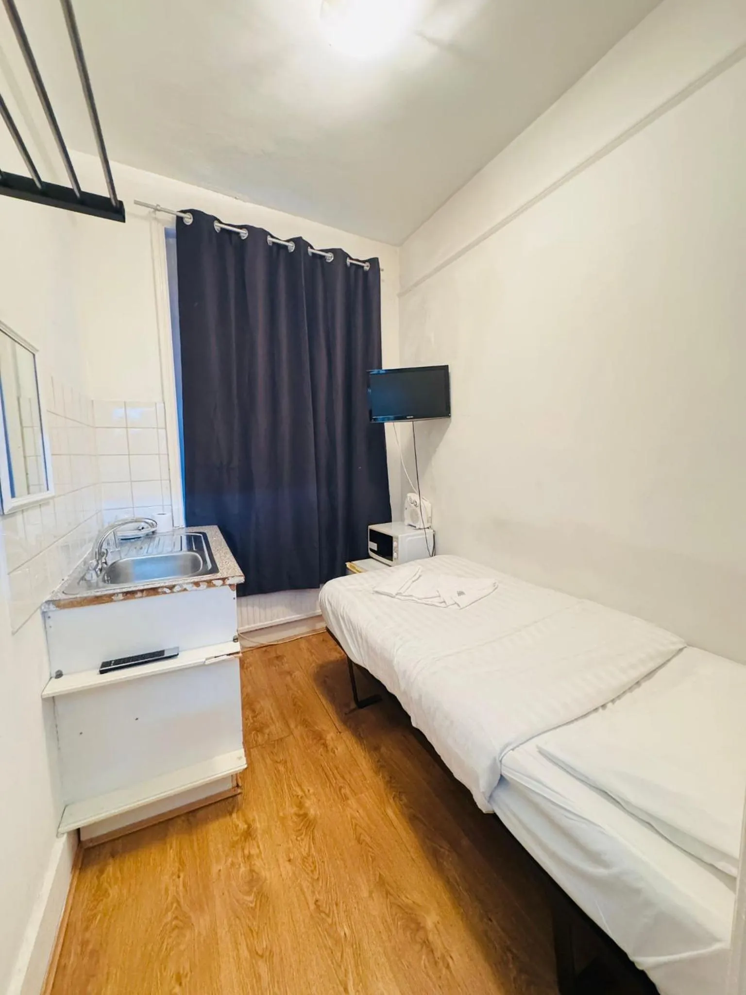 TV and multimedia, Bed in Anwar House